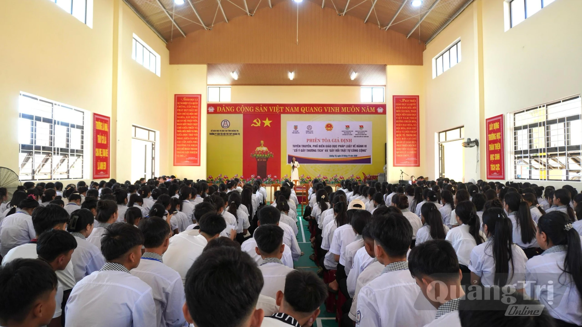 Quang cảnh phiên tòa giả định - Ảnh: H.T