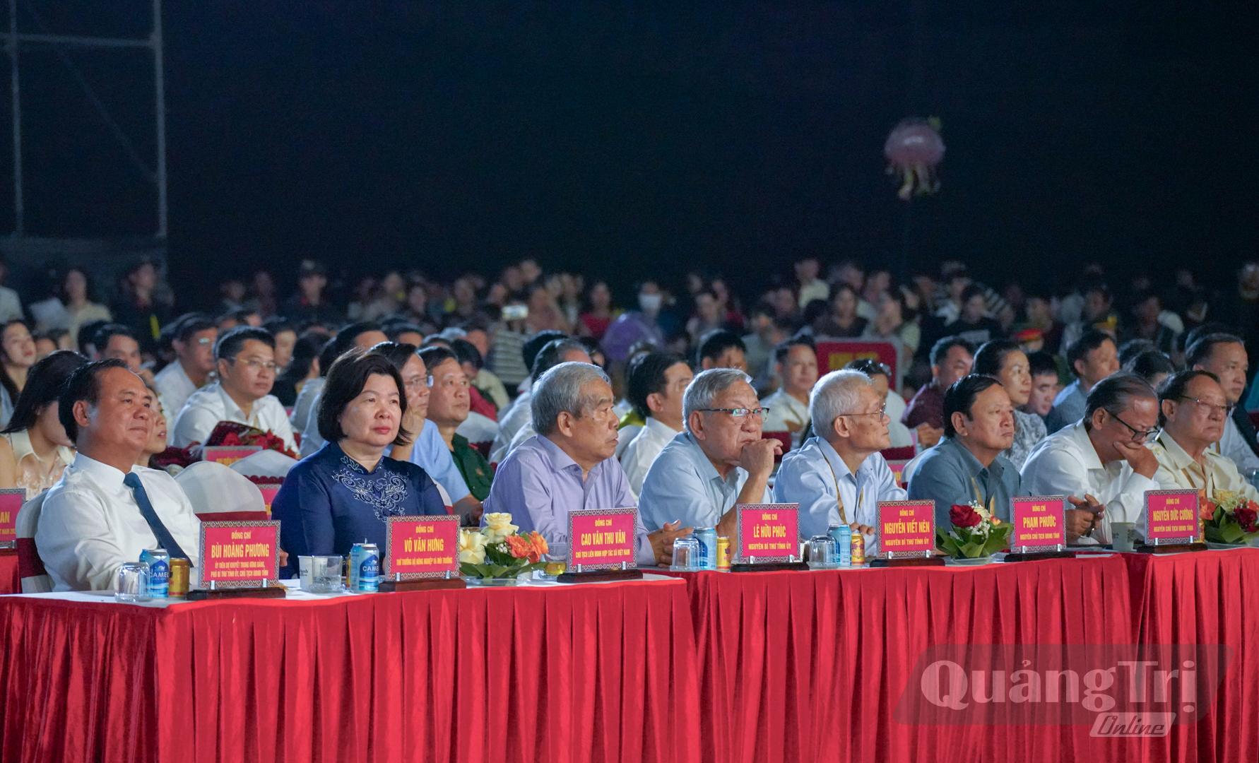 Các đại biểu tham dự lễ khai mạc - Ảnh: LÊ TRƯỜNG