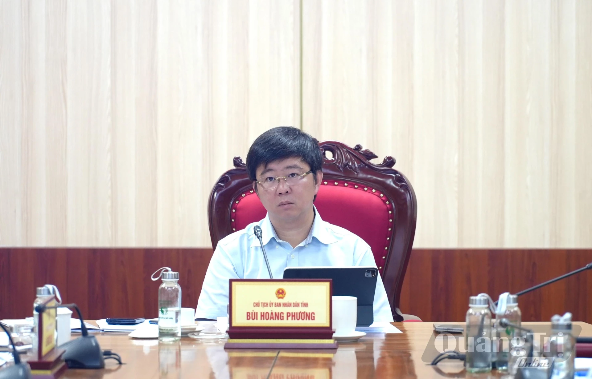 Đồng chí Bùi Hoàng Phương, Chủ tịch UBND tỉnh chủ trì buổi làm việc - Ảnh: T.Đ
