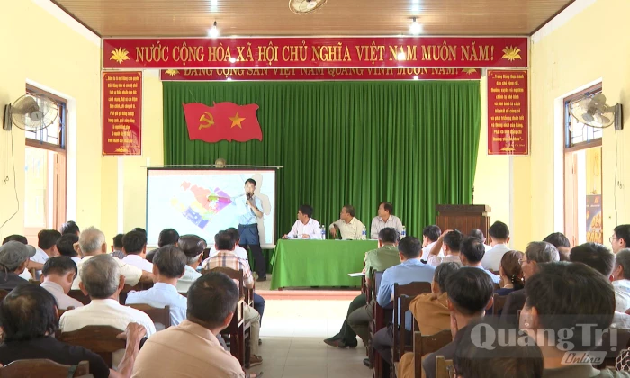 Đồng chí Phó Chủ tịch UBND tỉnh đối thoại với các hộ dân tại xã Mỹ Thủy