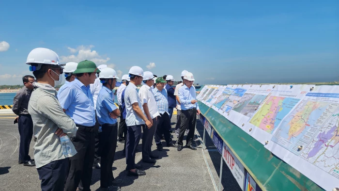 Đoàn công tác tỉnh Sạ-vẳn-na-khệt (Lào) thăm, tìm hiểu dự án Cảng biển Mỹ Thủy