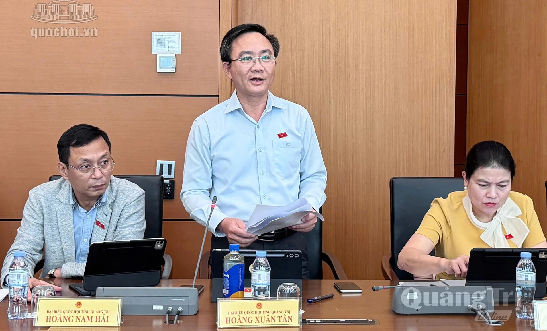 Đồng chí Hoàng Xuân Tân, Phó Chủ tịch UBND tỉnh thảo luận tại tổ - Ảnh: CTV

