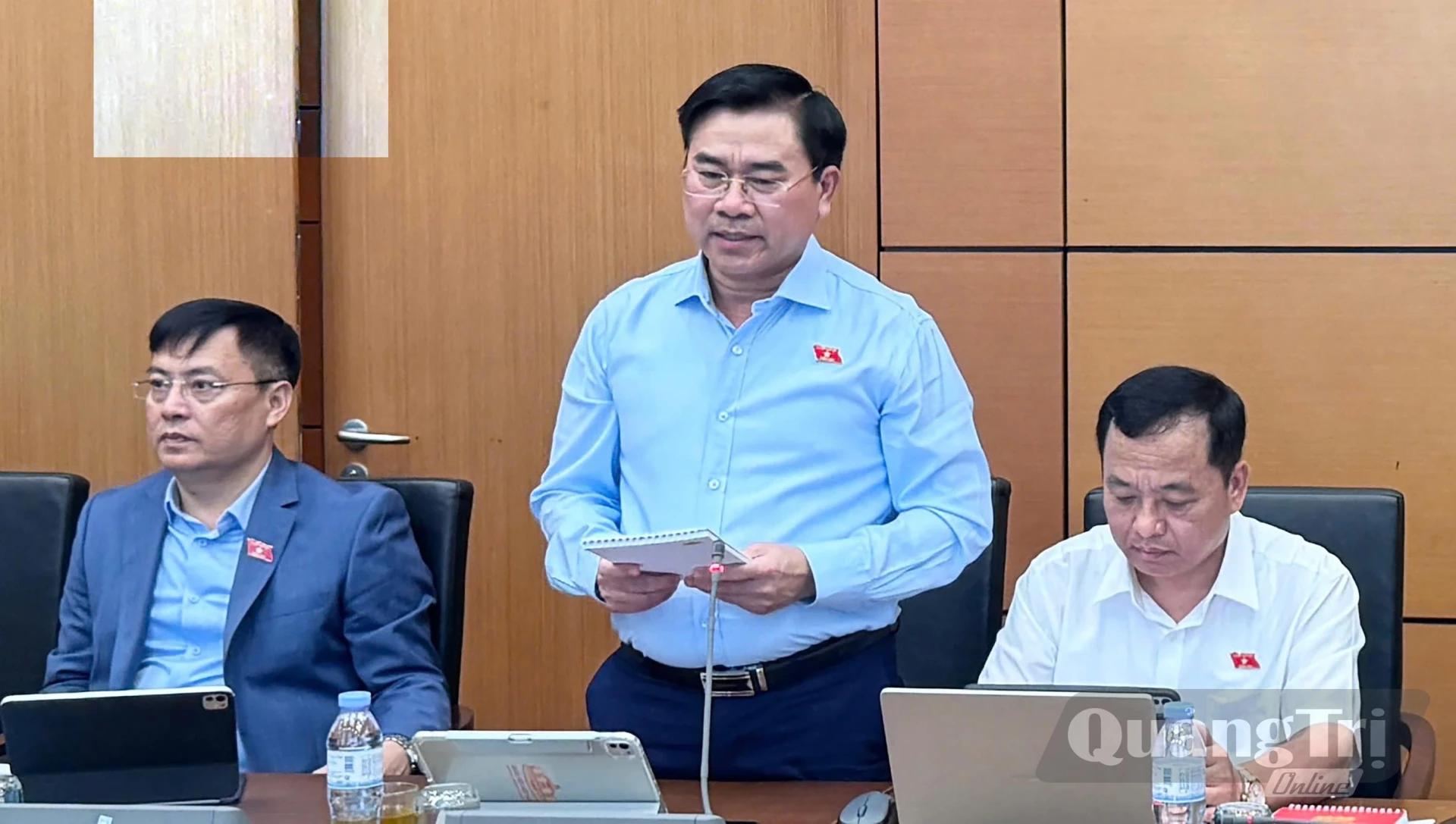 Đồng chí Võ Tiến Nghị, Thiếu tướng, Phó Tư lệnh Bộ đội Biên phòng tham gia thảo luận - Ảnh: C.T.V