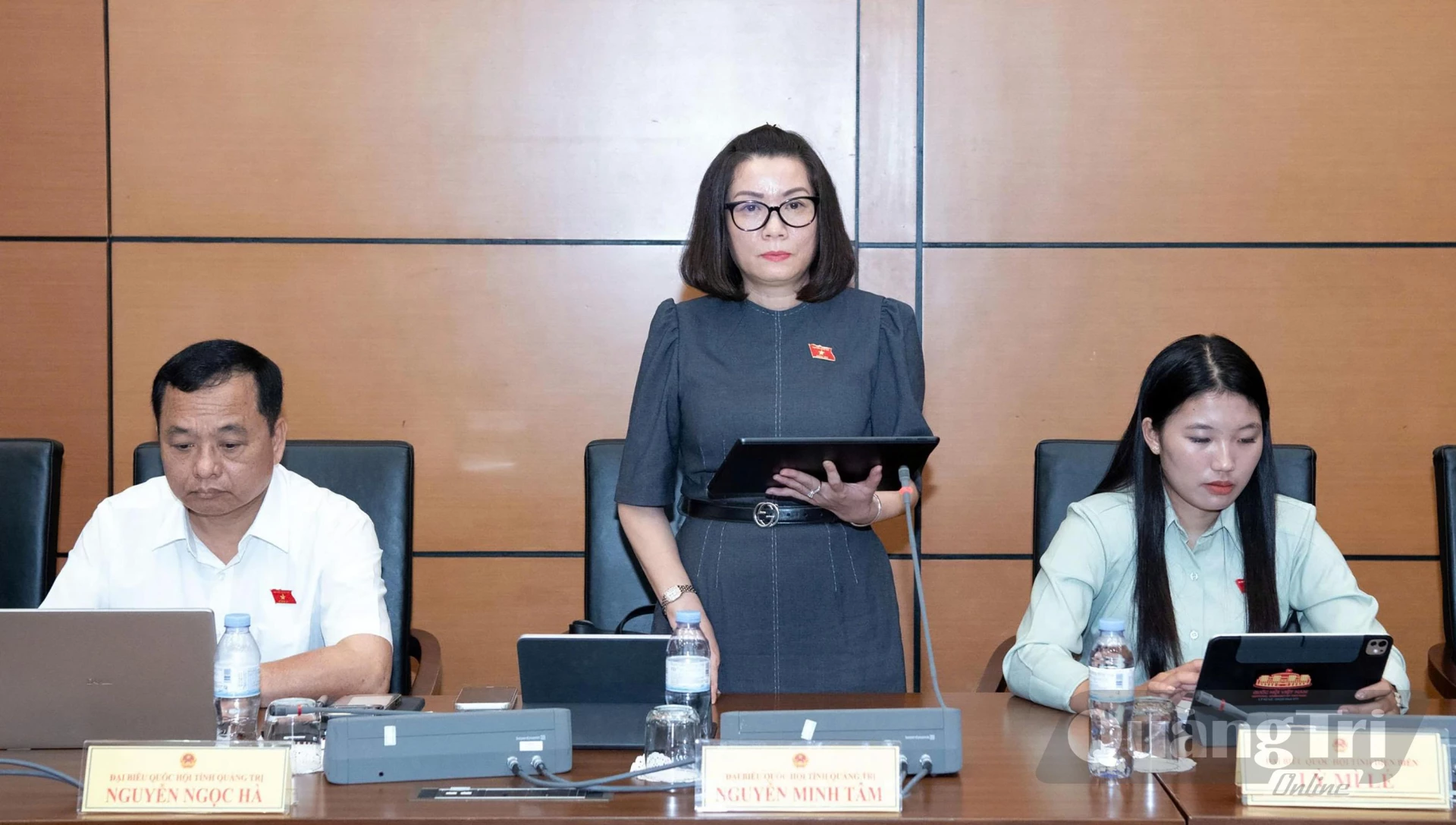 Đồng chí Nguyễn Minh Tâm, Phó Trưởng đoàn chuyên trách Đoàn ĐBQH tỉnh tham gia thảo luận - Ảnh: C.T.V