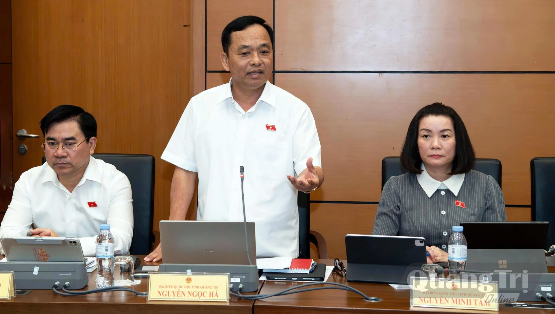 Đồng chí Nguyễn Ngọc Hà, Thiếu tướng, Phó Chủ nhiệm Ủy ban Quốc phòng, An ninh và Đối ngoại thảo luận tại tổ - Ảnh: CTV