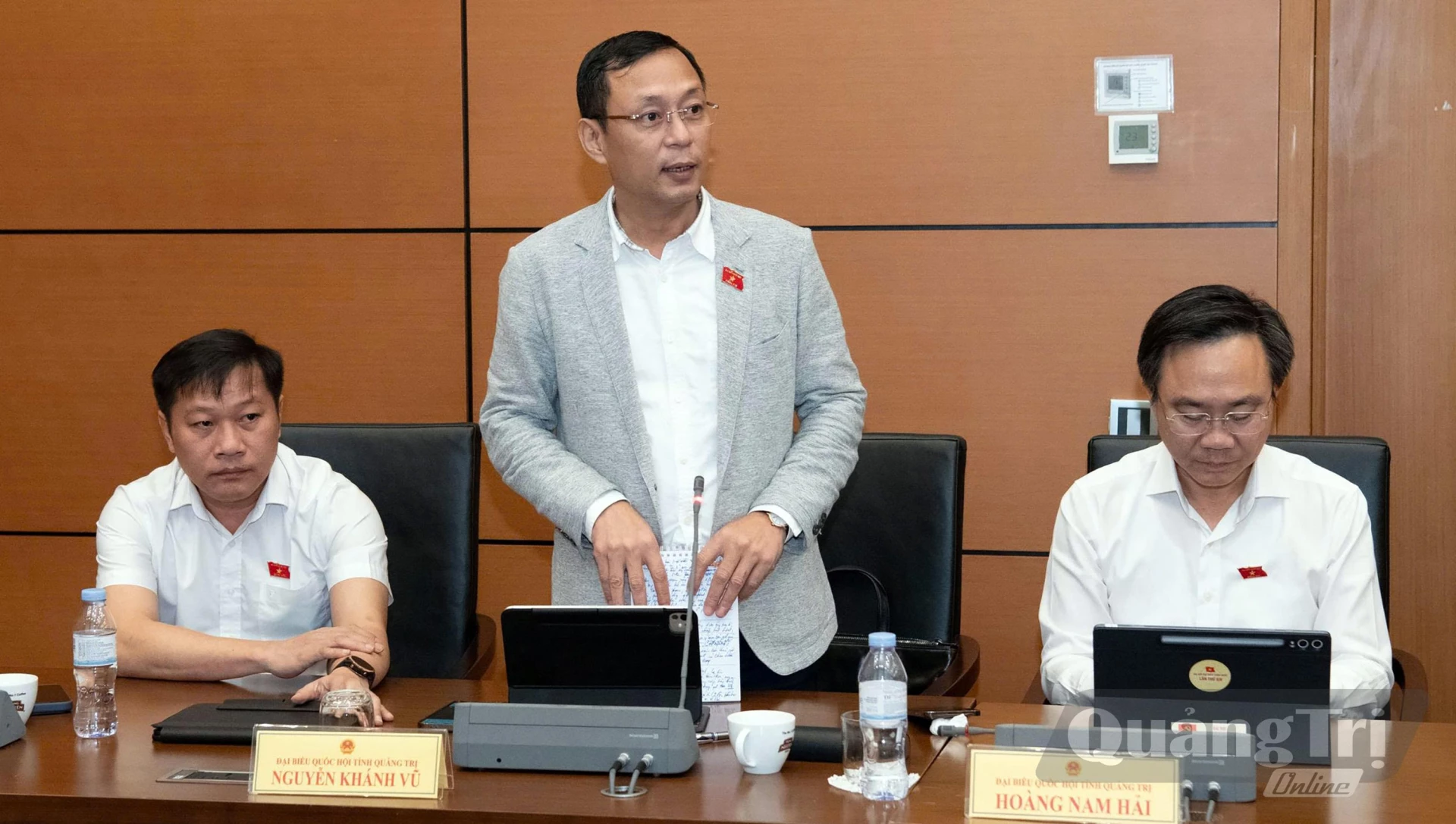 Đồng chí Hoàng Nam Hải, Ủy viên chuyên trách Ủy ban Dân nguyện và Giám sát thảo luận tại tổ - Ảnh: CTV