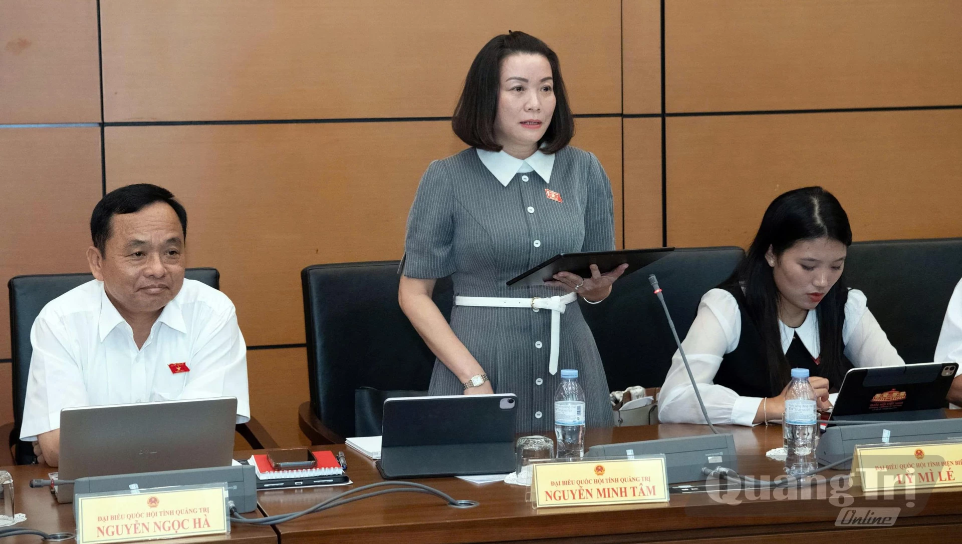 Đồng chí Nguyễn Minh Tâm, Tỉnh ủy viên, Phó Trưởng đoàn chuyên trách Đoàn ĐBQH tỉnh thảo luận tại tổ - Ảnh: CTV