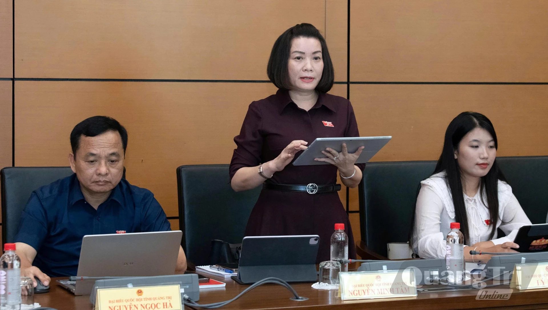 Đồng chí Nguyễn Minh Tâm, Phó trưởng đoàn chuyên trách Đoàn ĐBQH tỉnh tham gia thảo luận - Ảnh: CTV