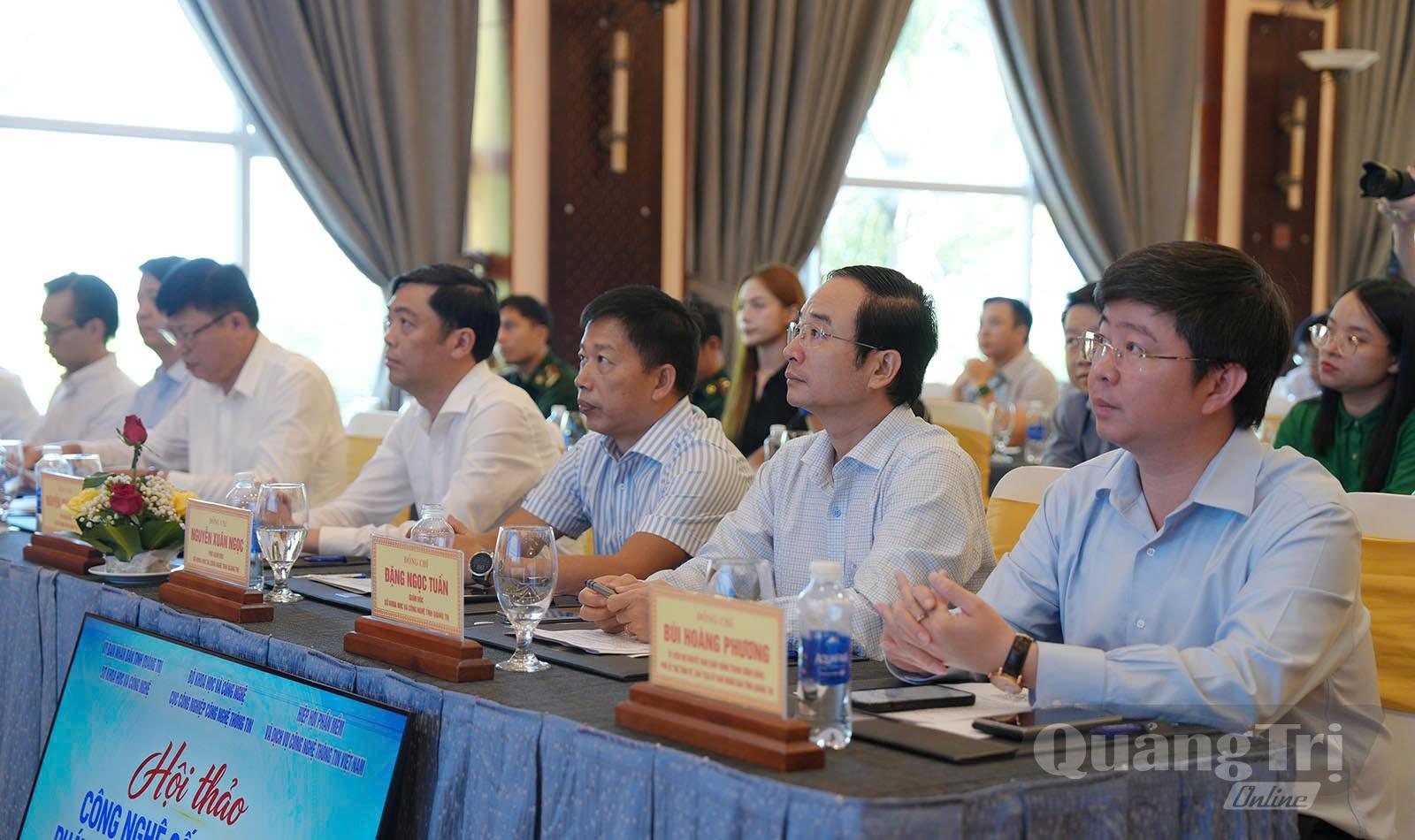 Đồng chí Bùi Hoàng Phương, Ủy viên Dự khuyết Trung ương Đảng, Phó Bí thư Tỉnh ủy, Chủ tịch UBND tỉnh thăm dự hội thảo - Ảnh: NL