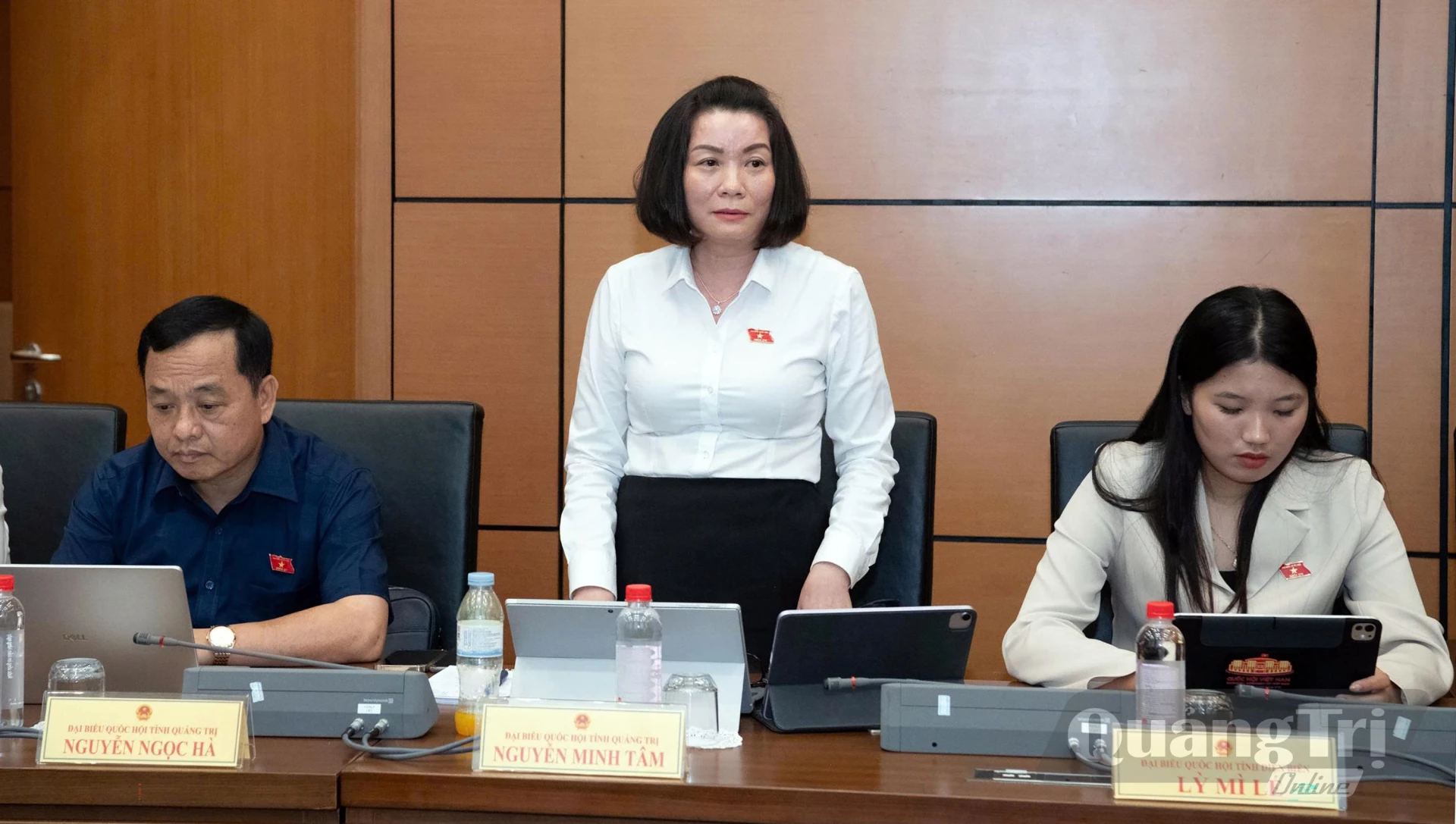 Đồng chí Nguyễn Minh Tâm, Tỉnh ủy viên, Phó Trưởng đoàn chuyên trách Đoàn ĐBQH tỉnh góp ý dự thảo Luật sửa đổi, bổ sung một số điều của Luật Phòng cháy, chữa cháy và cứu nạn, cứu hộ - Ảnh: CTV