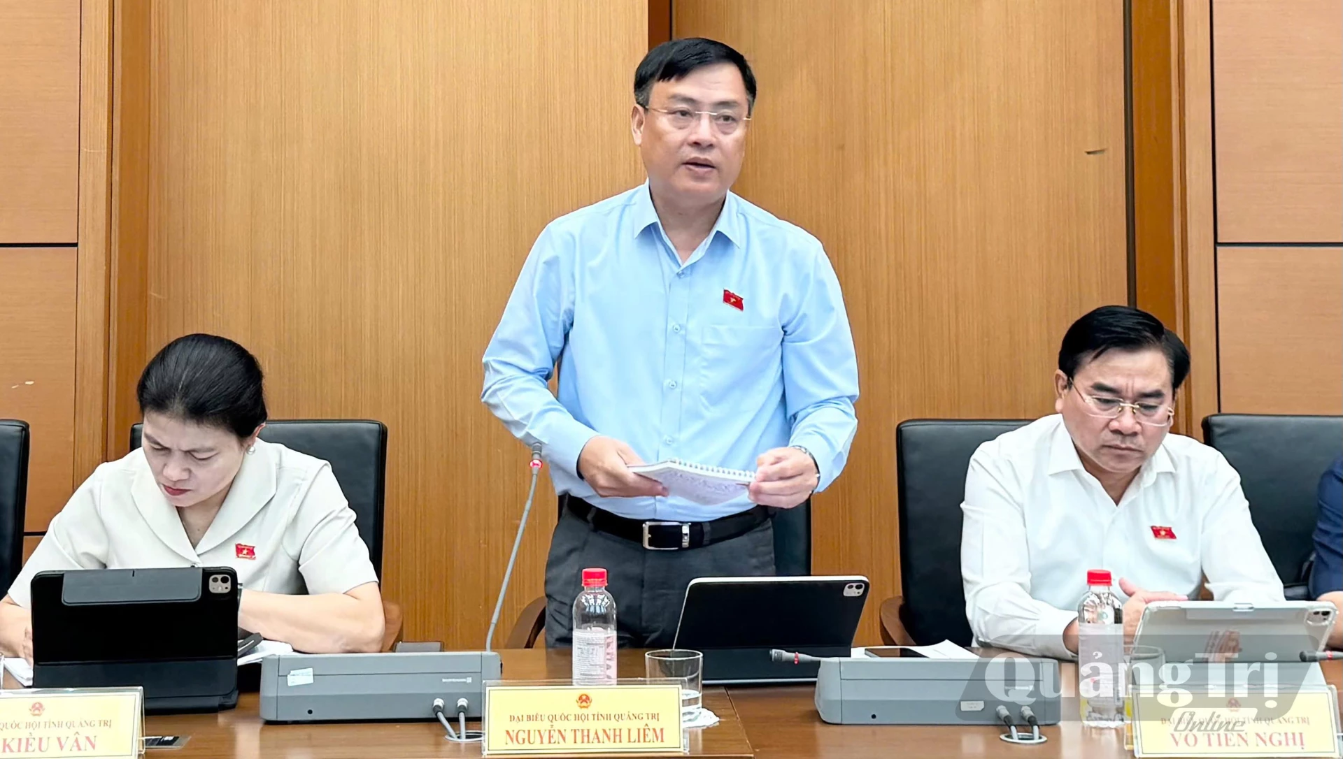 Đồng chí Nguyễn Thanh Liêm, Ủy viên Ban Thường vụ Tỉnh ủy, Giám đốc Công an tỉnh thảo luận về dự thảo Luật Xử lý vi phạm hành chính (sửa đổi) - Ảnh: CTV