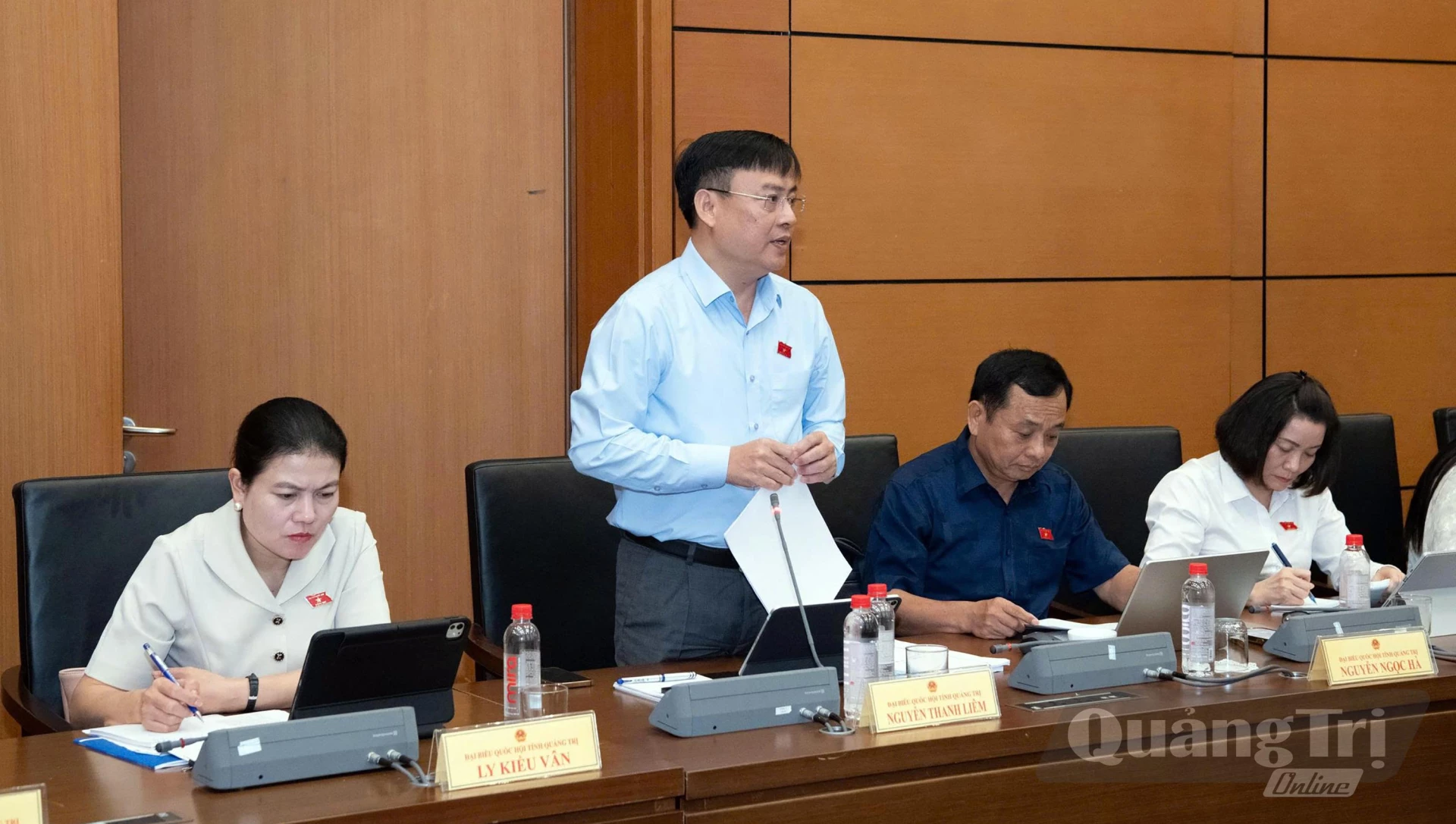 Đồng chí Nguyễn Thanh Liêm, Ủy viên Ban Thường vụ Tỉnh ủy, Giám đốc Công an tỉnh thảo luận về dự thảo Luật Định danh và xác thực điện tử - Ảnh: CTV