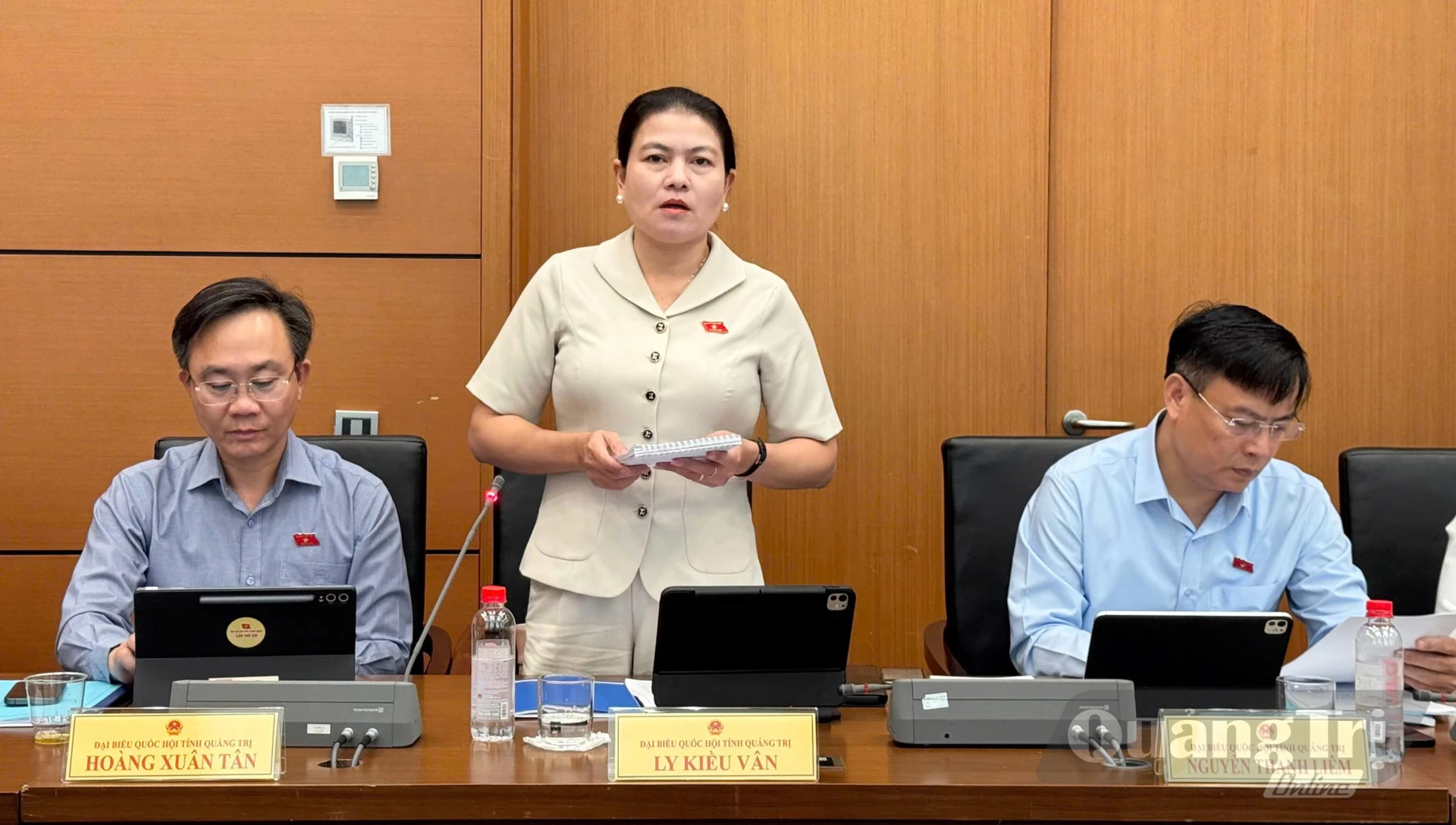 Đồng chí Nguyễn Thanh Liêm, Ủy viên Ban Thường vụ Tỉnh ủy, Giám đốc Công an tỉnh thảo luận về dự thảo Luật Xử lý vi phạm hành chính (sửa đổi) - Ảnh: CTV