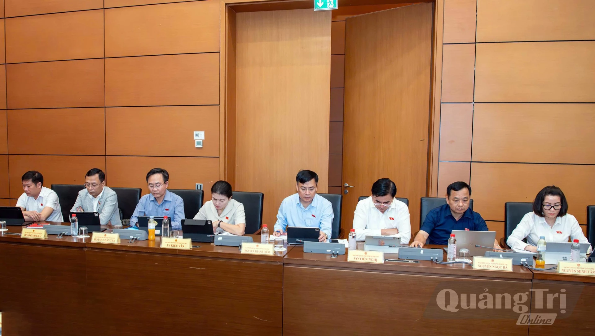 Các đại biểu Đoàn ĐBQH tỉnh Quảng Trị tại phiên thảo luận tổ - Ảnh: CTV