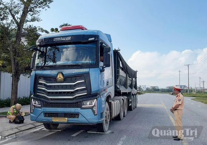Phát hiện và xử lý 40 trường hợp xe chở hàng vi phạm