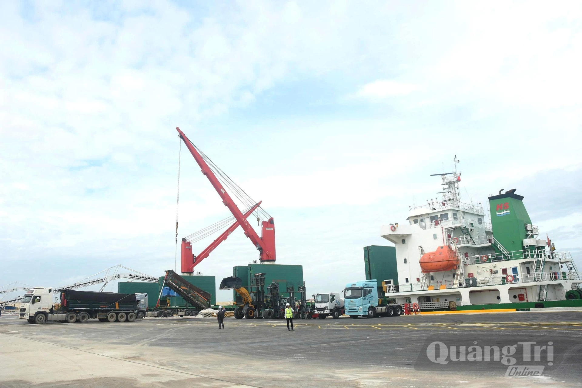 Tỉnh tăng cường, bổ sung thêm 5 cán bộ cho UBND xã Mỹ Thủy phục vụ công tác giải phóng mặt bằng các dự án trọng điểm trên địa bàn - Ảnh: T.Đ 