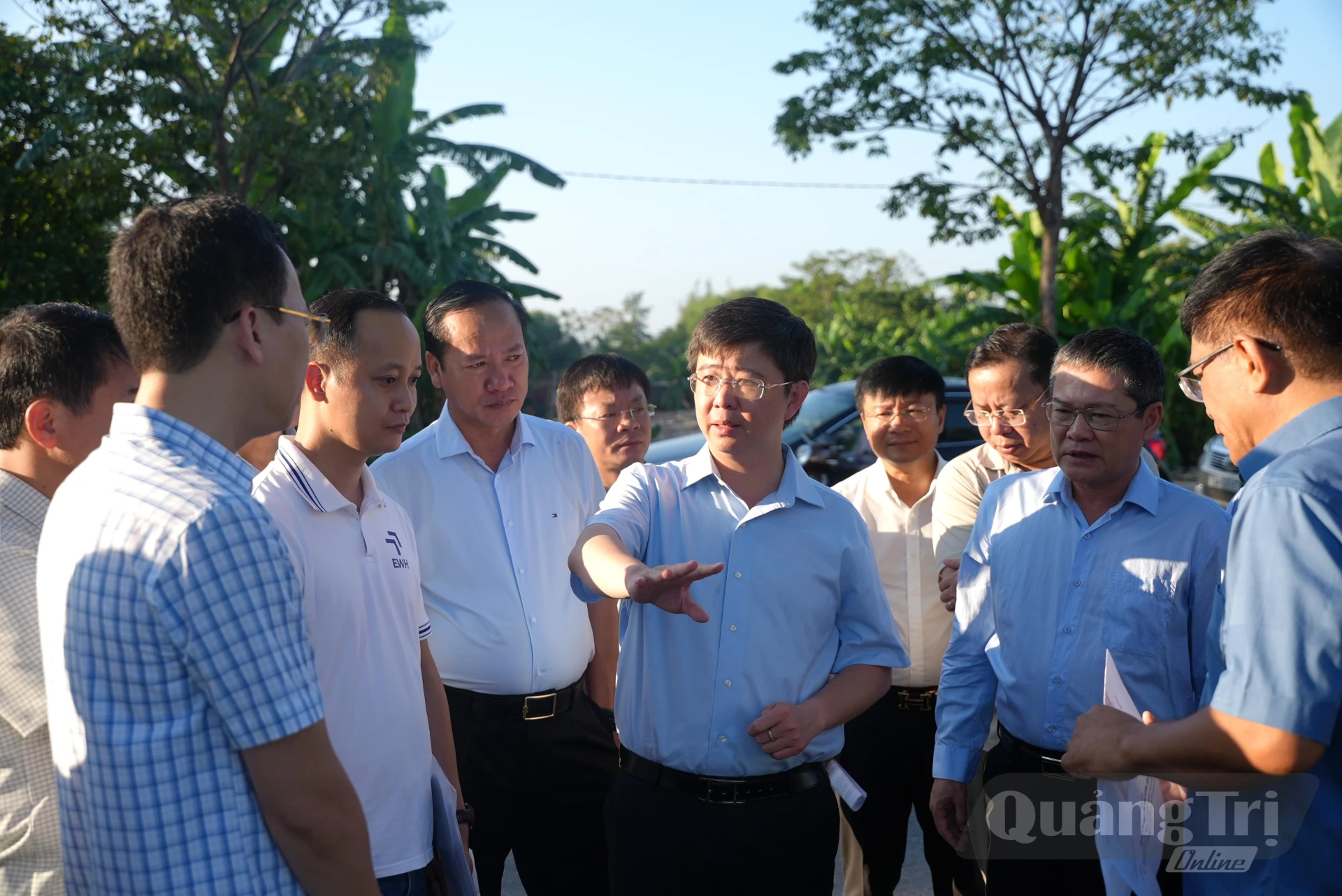 Đồng chí Bùi Hoàng Phương, Chủ tịch UBND tỉnh yêu cầu phường Đồng Hới tiếp tục tuyên truyền, vận động, tạo sự đồng thuận của người dân trong công tác giải phóng mặt bằng dự án - Ảnh: T.Đ