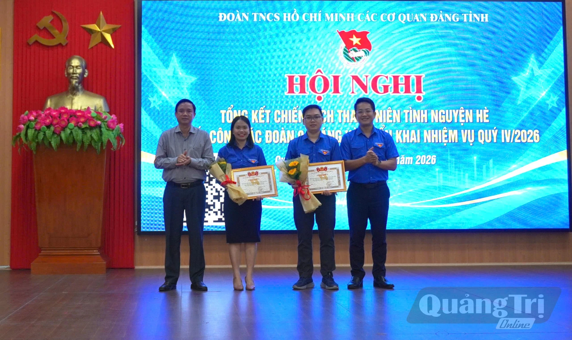Tỉnh đoàn Quảng Trị đã tặng bằng khen cho 1 tập thể và 1 cá nhân vì có thành tích xuất sắc trong chiến dịch thanh niên tình nguyện hè năm 2026 - Ảnh: H.T