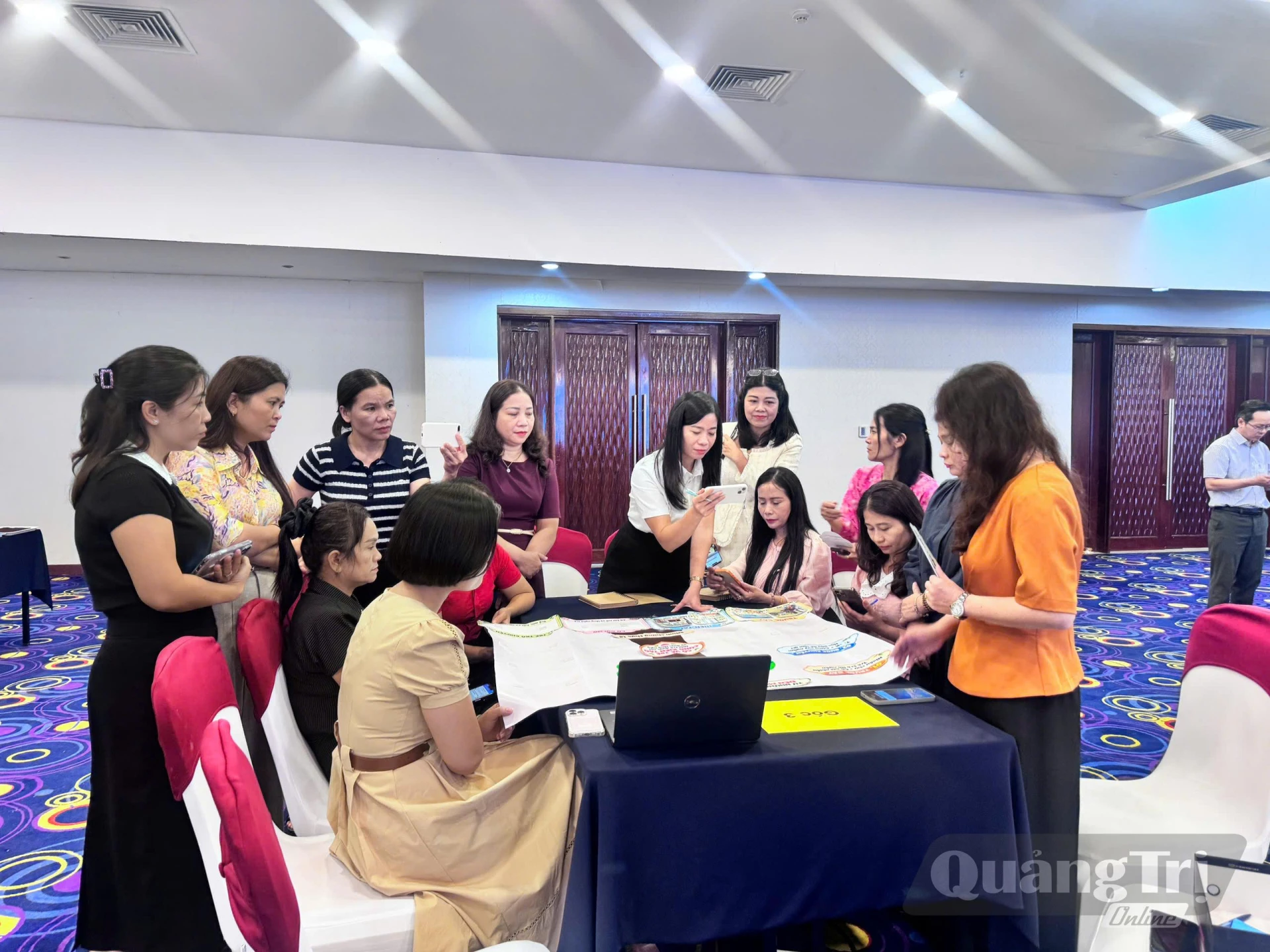 Các giáo viên mầm non chia sẻ kinh nghiệm tại chương trình - Ảnh: LO 