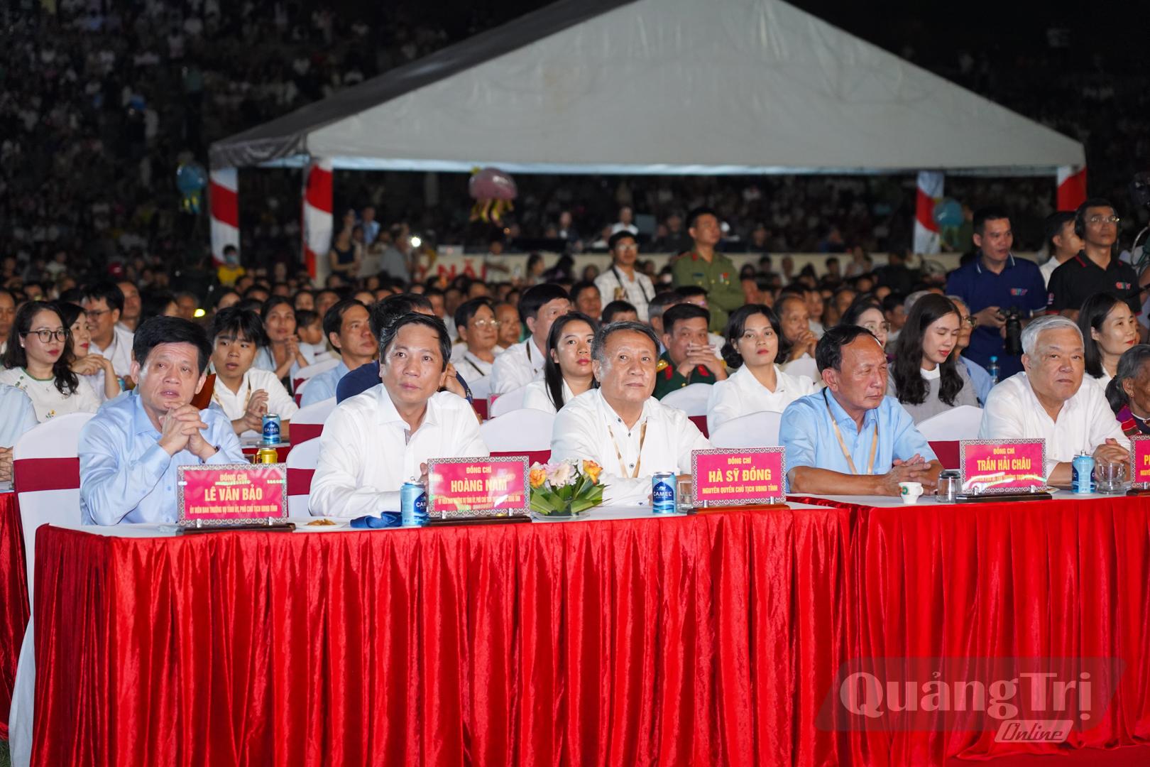 Các đại biểu tham dự lễ khai mạc - Ảnh: LÊ TRƯỜNG