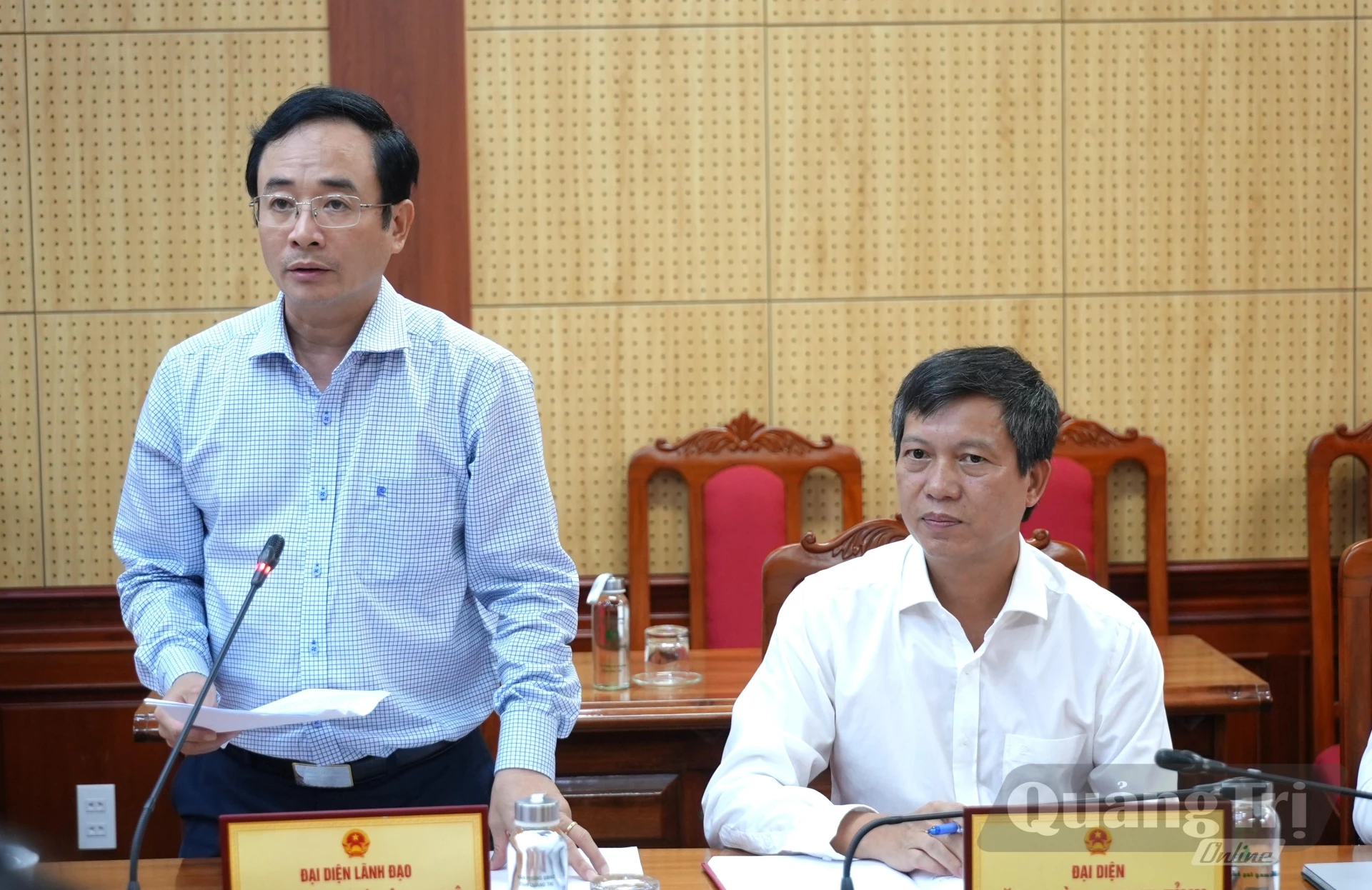 Lãnh đạo Sở Khoa học và Công nghệ báo cáo kết quả thực hiện Thỏa thuận hợp tác về chuyển đổi số giai đoạn 2026–2030 giữa UBND tỉnh Quảng Trị và Tổng công ty Viễn thông MobiFone - Ảnh: T.Đ