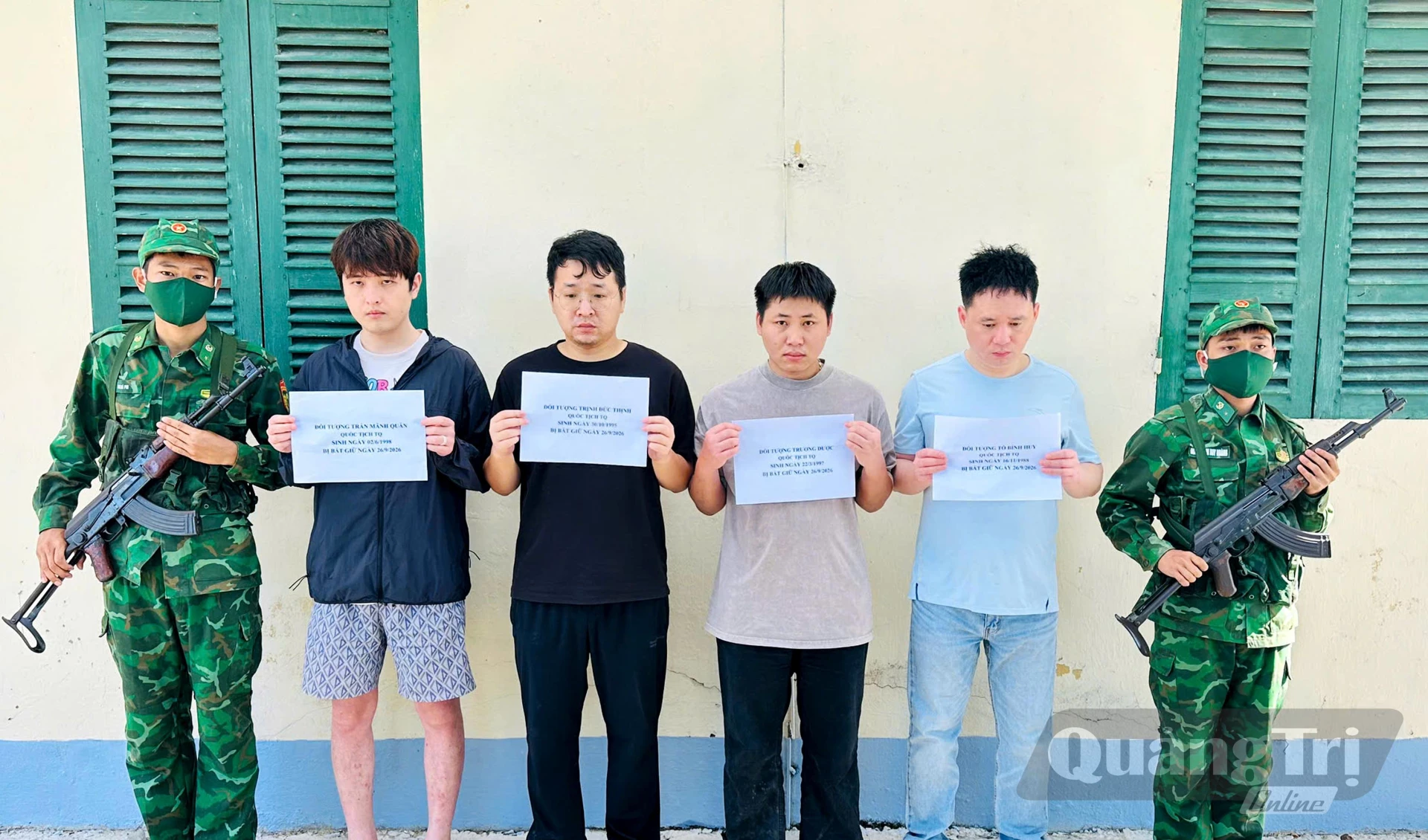 4 người Trung Quốc  bị xử lý vi phạm hành chính với hành vi “qua lại biên giới quốc gia không làm thủ tục nhập cảnh theo quy định” - Ảnh: H.N