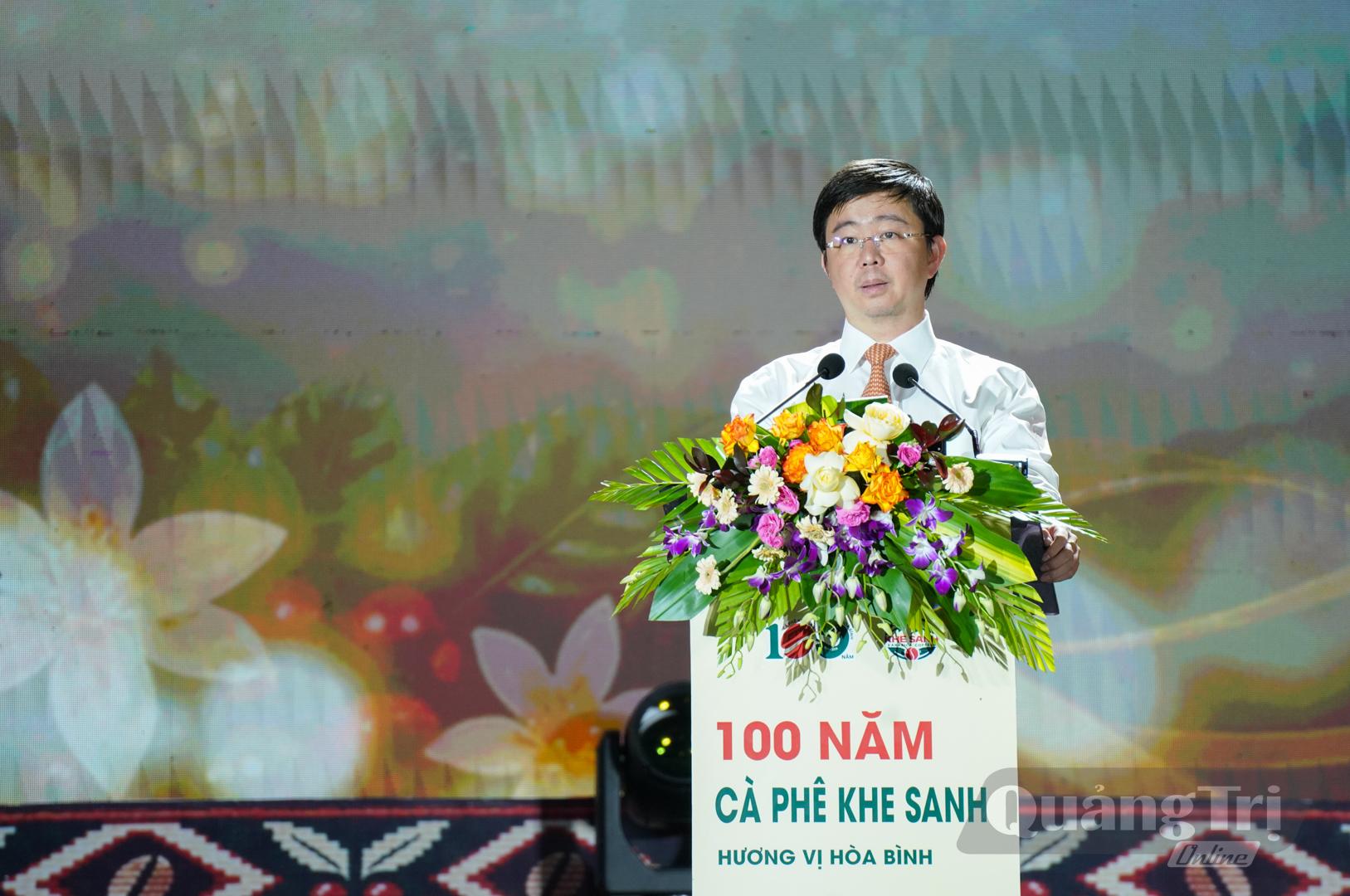 Đồng chí Bùi Hoàng Phương, Chủ tịch UBND tỉnh phát biểu khai mạc các hoạt động “Theo dấu chân 100 năm Cà phê Khe Sanh” - Ảnh: LÊ TRƯỜNG