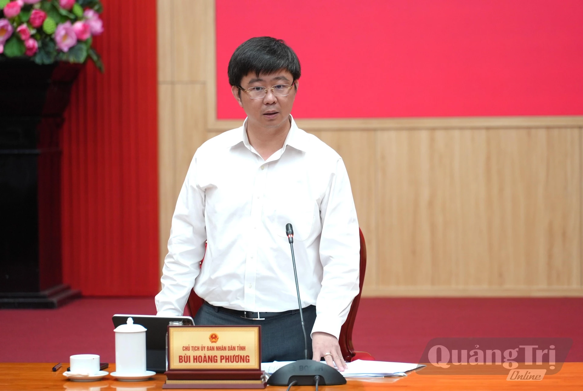 Đồng chí Bùi Hoàng Phương, Chủ tịch UBND tỉnh yêu cầu rà soát tình hình giải ngân vốn đầu tư công trong lĩnh vực khoa học, công nghệ, đổi mới sáng tạo và chuyển đổi số - Ảnh: T.Đ