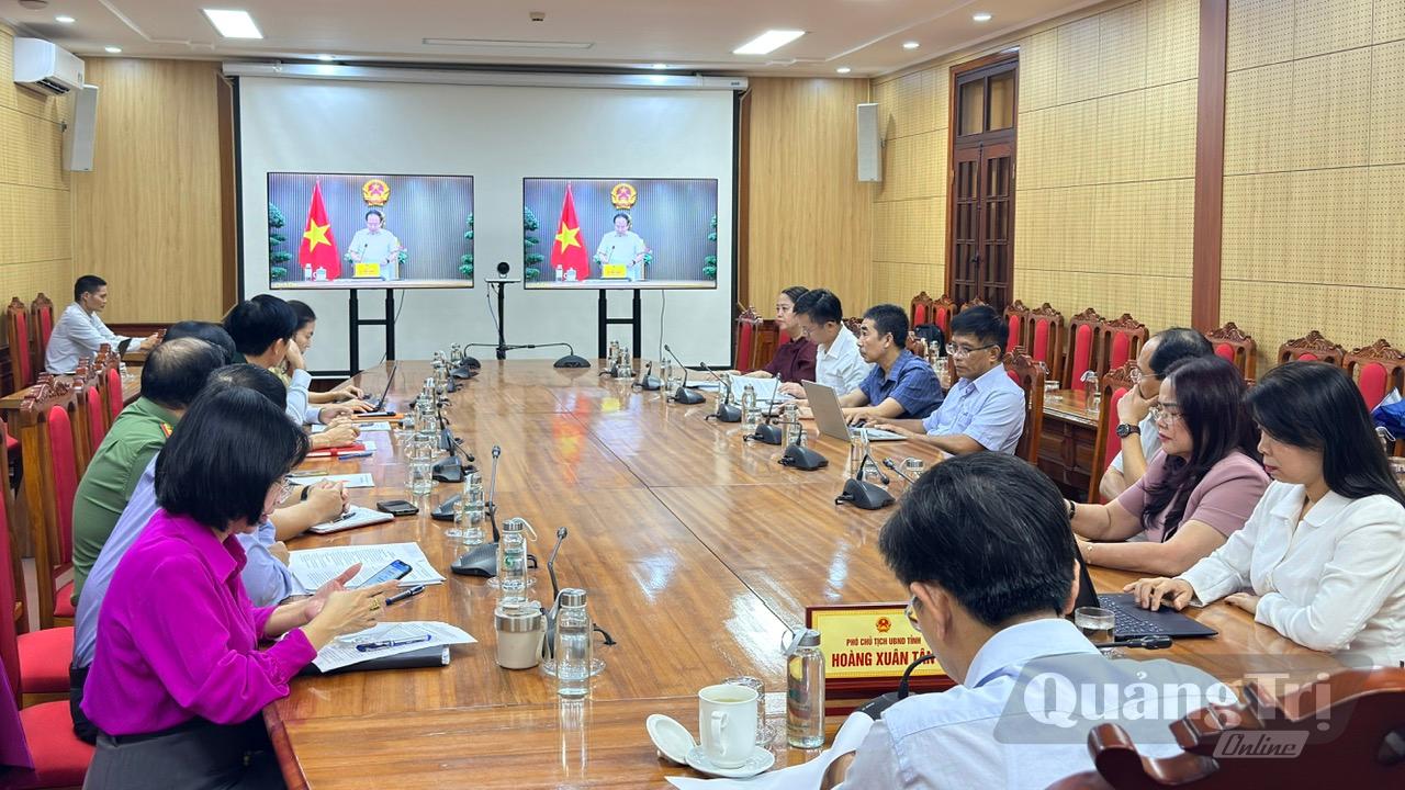 Quang cảnh cuộc họp tại điểm cầu UBND tỉnh Quảng Trị - Ảnh: NL
