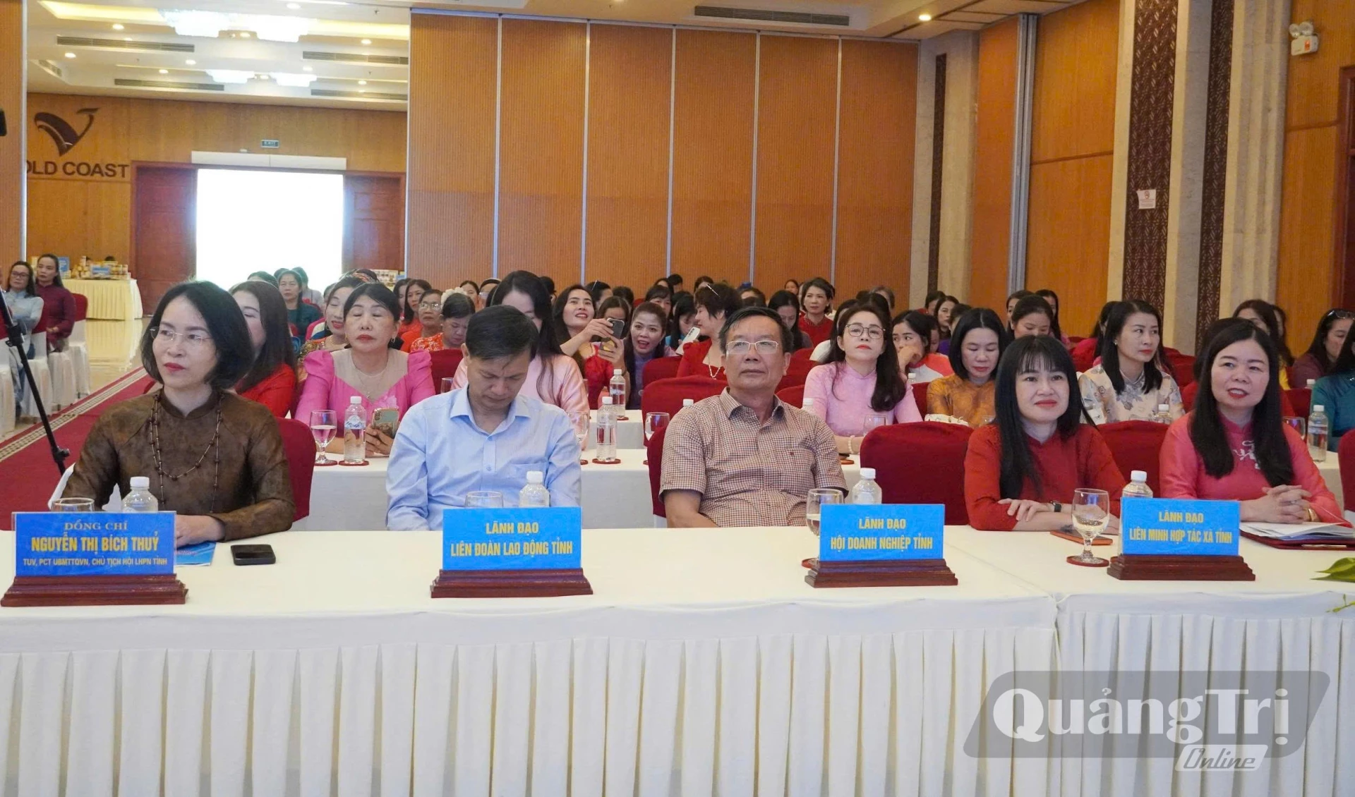 Các đại biểu tham dự buổi lễ - Ảnh: Thùy Trang