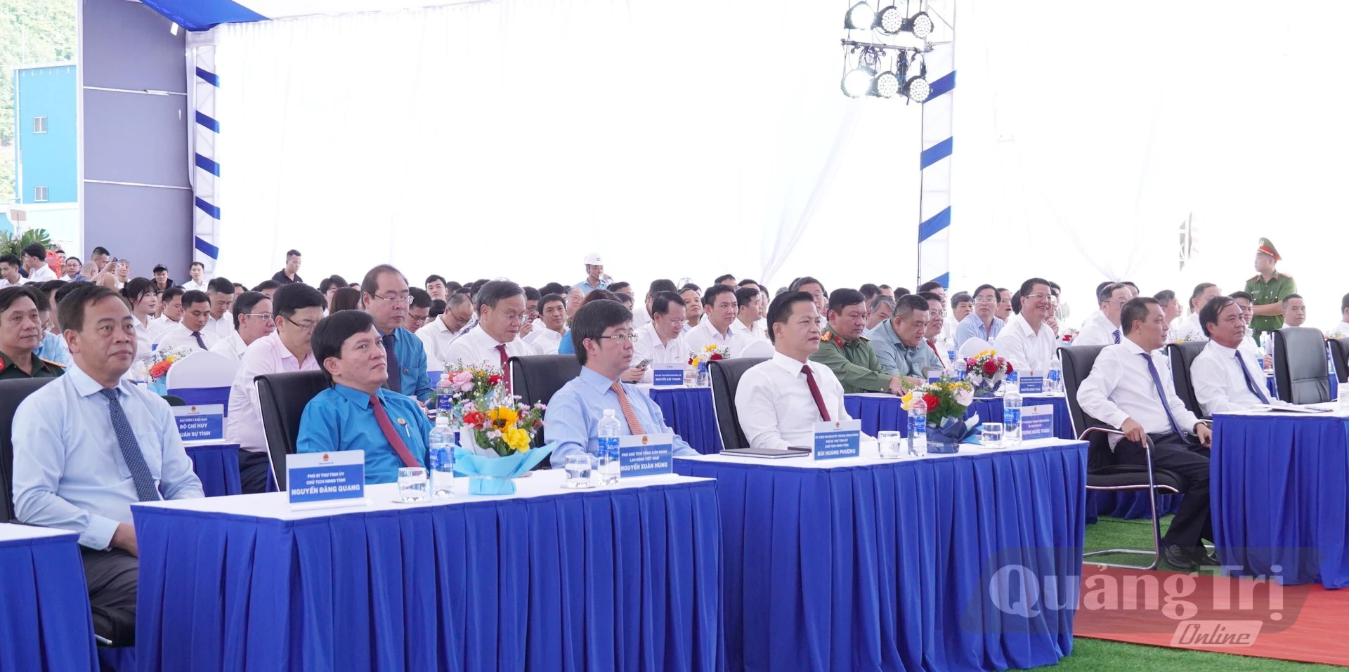 Các đại biểu dự buổi lễ - Ảnh: C.H