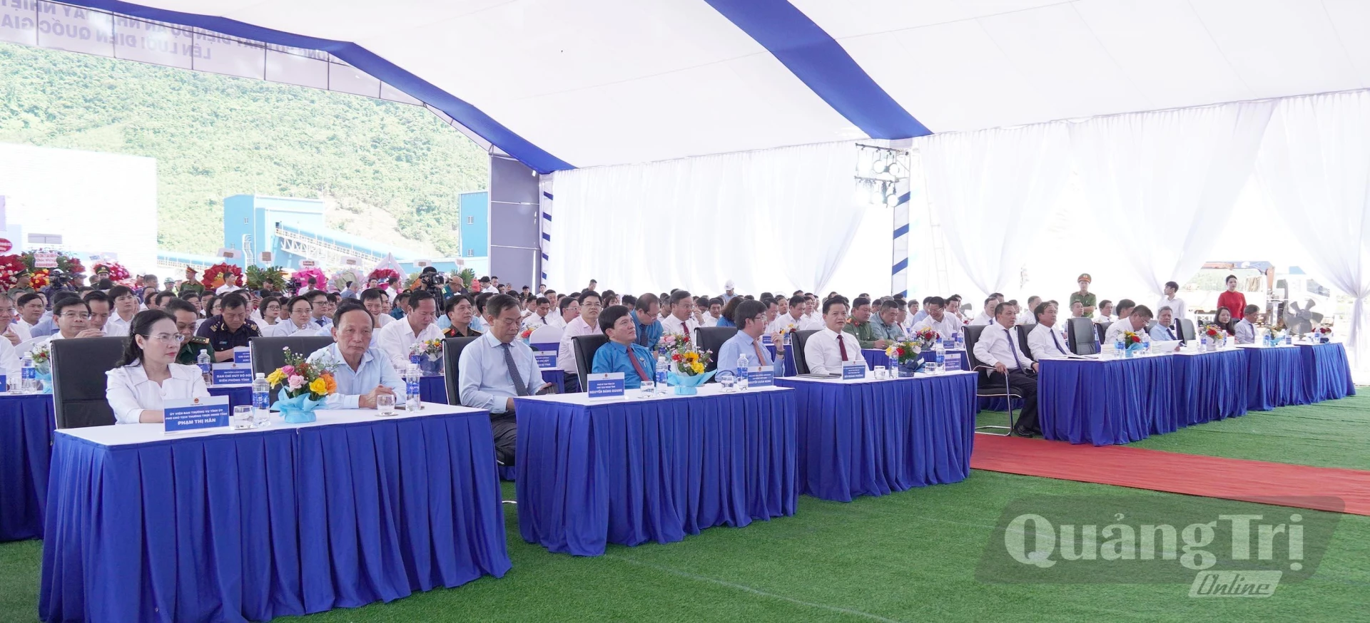 Các đại biểu dự buổi lễ - Ảnh: C.H