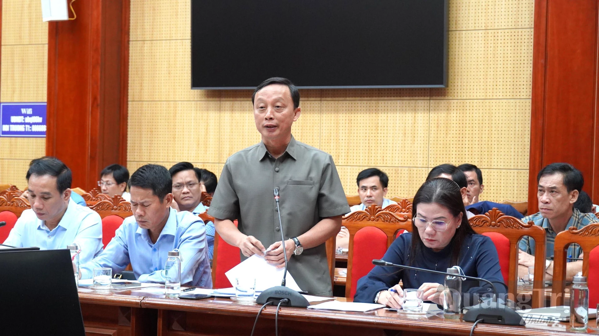 Giám đốc Ban QLDA đầu tư xây dựng công trình nông nghiệp và môi trường tỉnh Mai Văn Minh phát biểu ý kiến - Ảnh: C.H