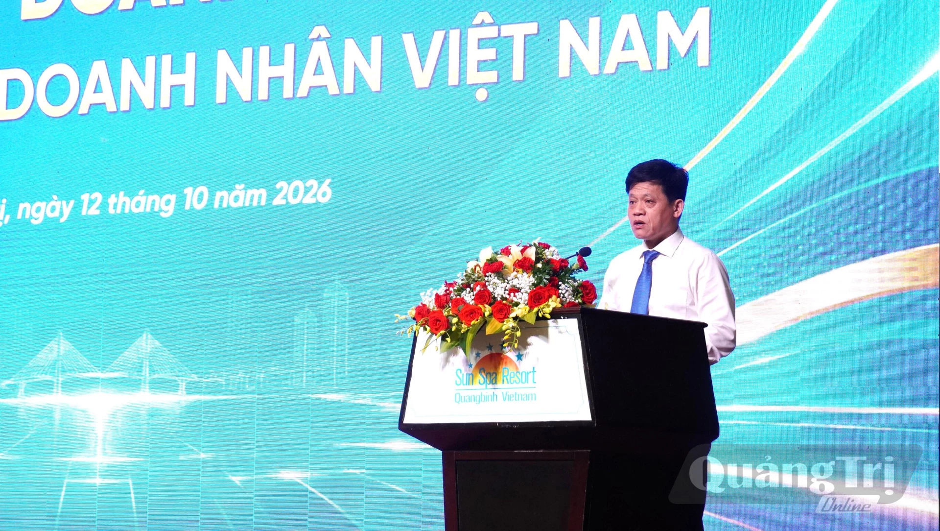 Các đồng chí lãnh đạo tỉnh dự buổi gặp mặt doanh nhân, doanh nghiệp - Ảnh: C.H