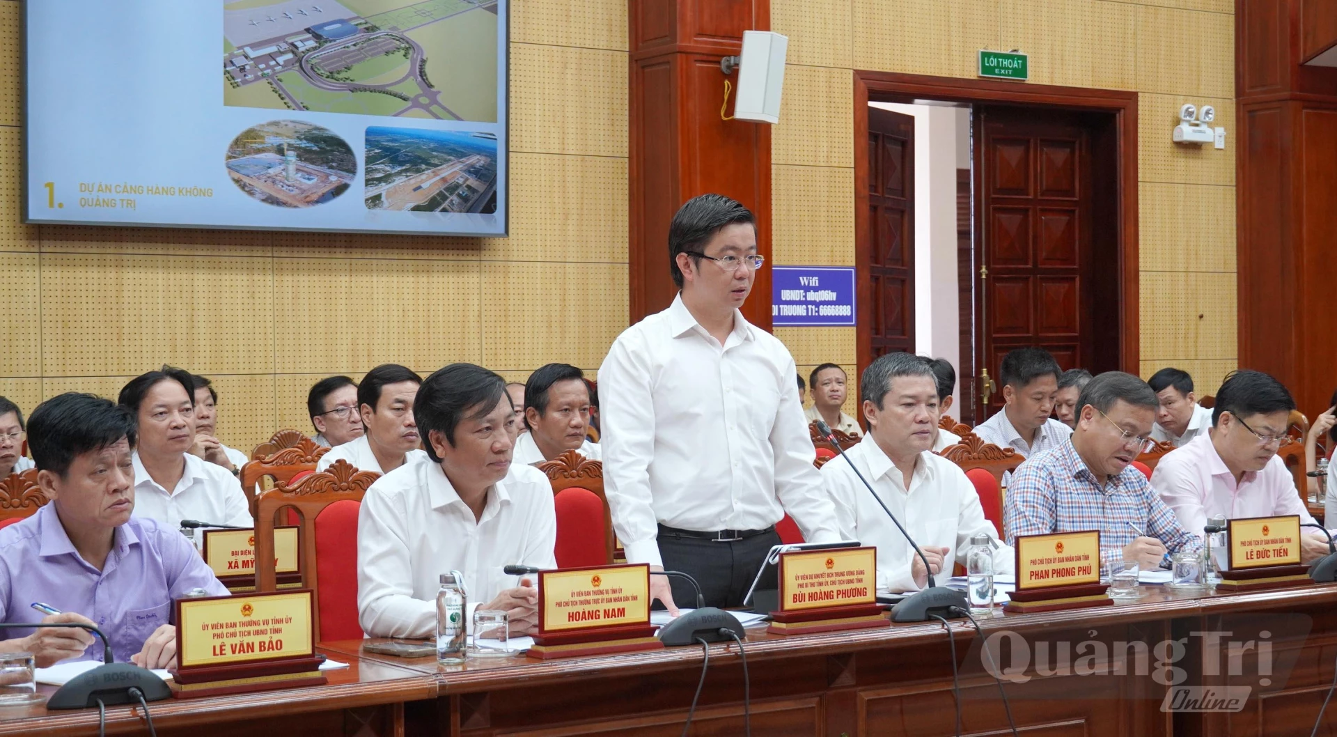 Đồng chí Bùi Hoàng Phương, Chủ tịch UBND tỉnh kết luận buổi làm việc - Ảnh: C.H