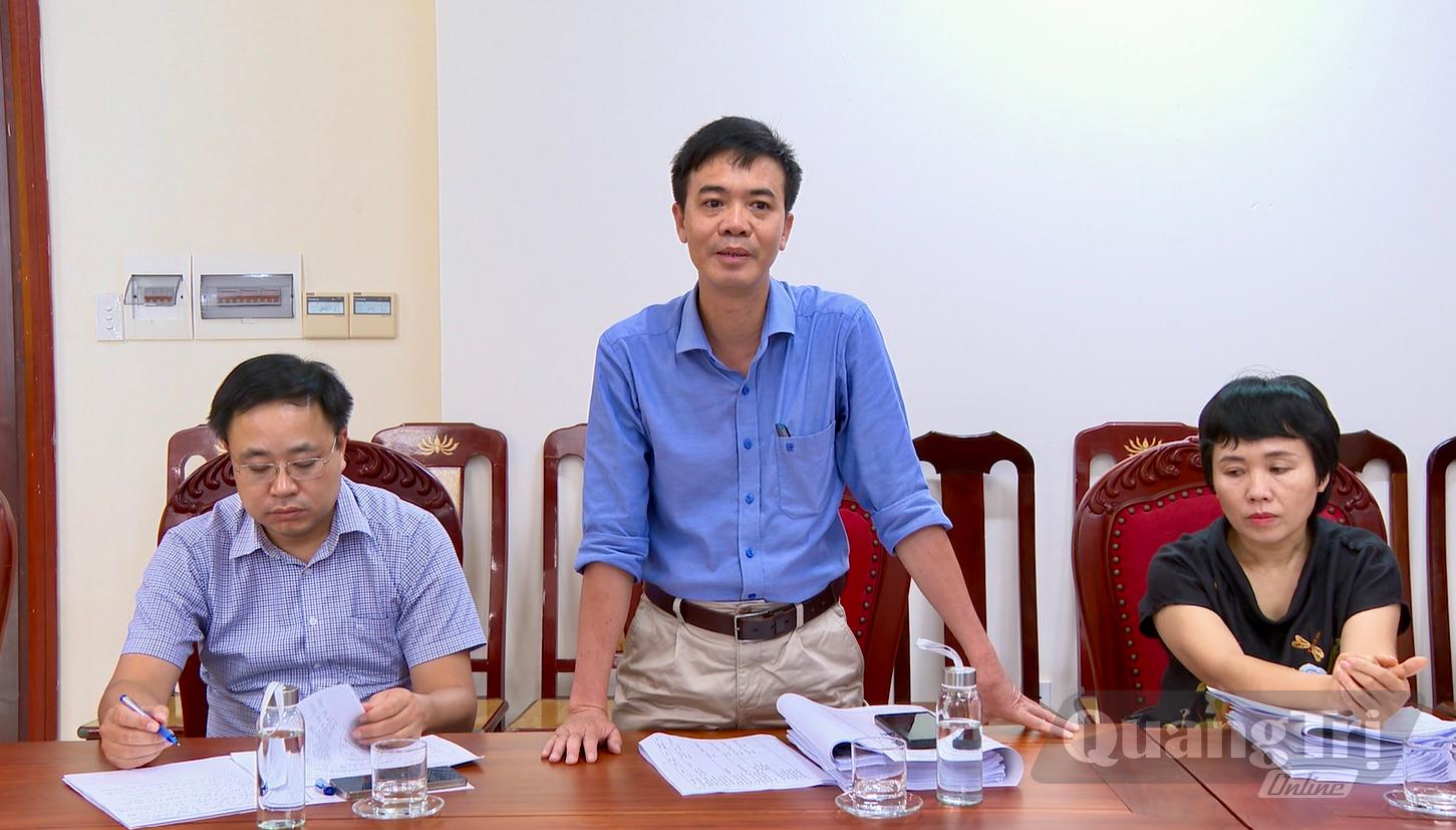 Đồng chí Cao Trường Sơn, Phó Giám đốc Báo và phát thanh, truyền hình tỉnh, thành viên Ban giám khảo thảo luận tại hội nghị - Ảnh: H.N