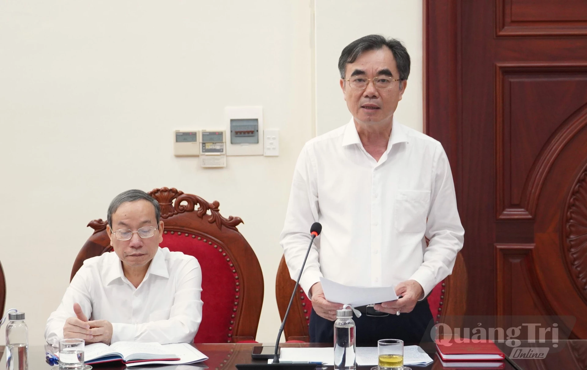 Đồng chí Nguyễn Lương Bình, Trưởng ban Tổ chức Tỉnh ủy báo cáo tại buổi làm việc - Ảnh: Q.V