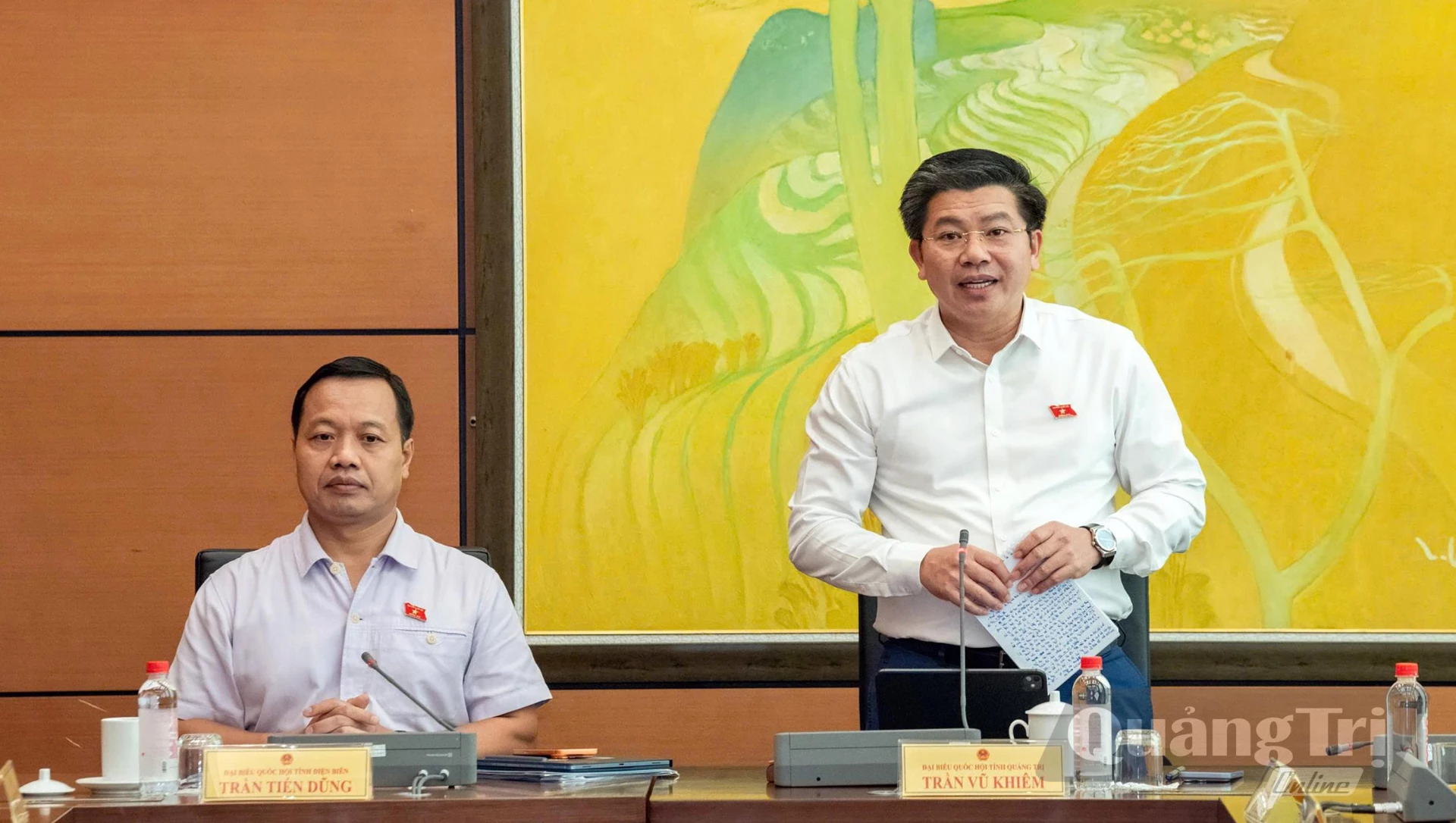 Đồng chí Trần Vũ Khiêm, Phó Bí thư Thường trực Tỉnh ủy, Trưởng đoàn ĐBQH tỉnh thảo luận về dự thảo Luật sửa đổi, bổ sung một số điều của Luật Sở hữu trí tuệ - Ảnh: CTV