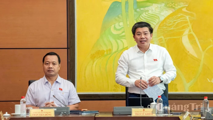 Đoàn đại biểu Quốc hội tỉnh thảo luận nhiều nội dung quan trọng về các dự án luật
