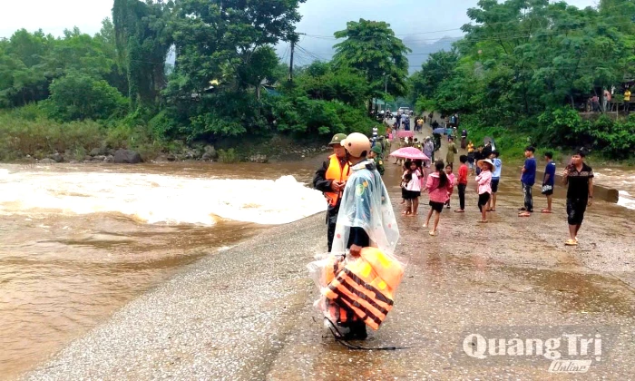 Xã Dân Hóa: Hơn 200 người khẩn trương tìm kiếm một phụ nữ mất tích