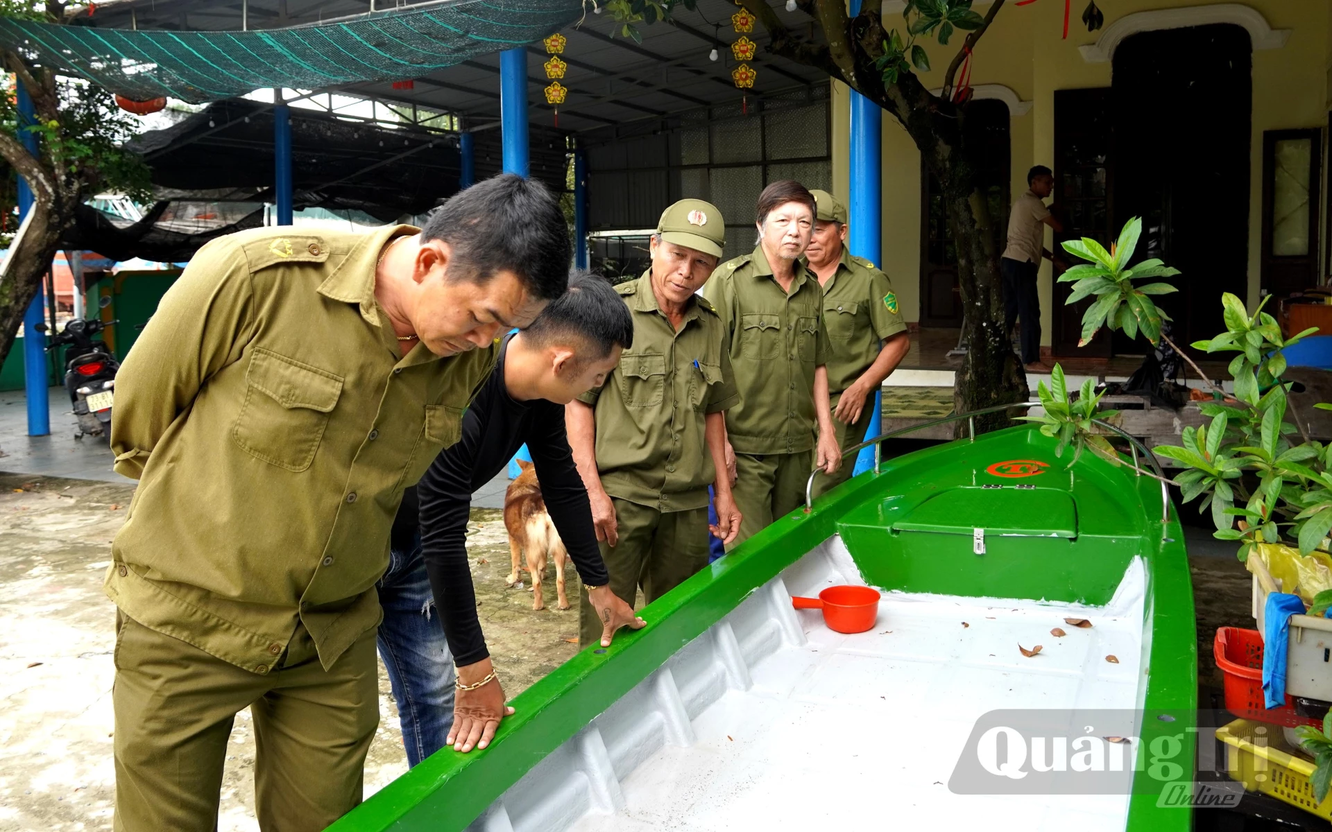 Đồng Hới phấn đấu 100% khu dân cư có bến neo đậu tàu thuyền đều được xây dựng đội phòng cháy chữa cháy tự quản, nòng cốt là lực lượng bảo vệ an ninh trật tự ở cơ sở - Ảnh: H.Tr