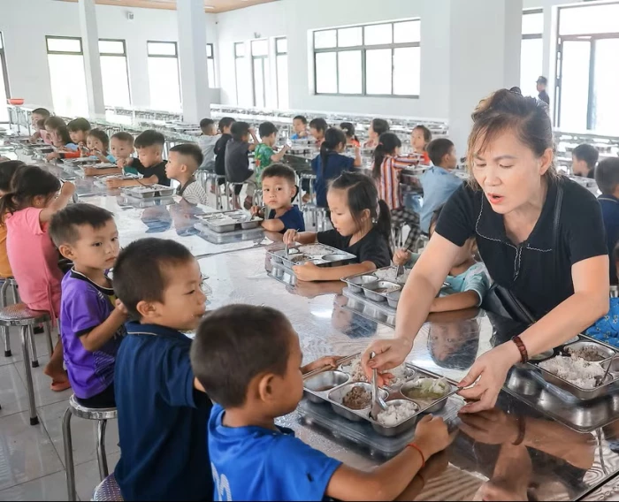Bộ GD-ĐT chuẩn hóa quy trình tổ chức bữa ăn nội trú, bán trú học đường