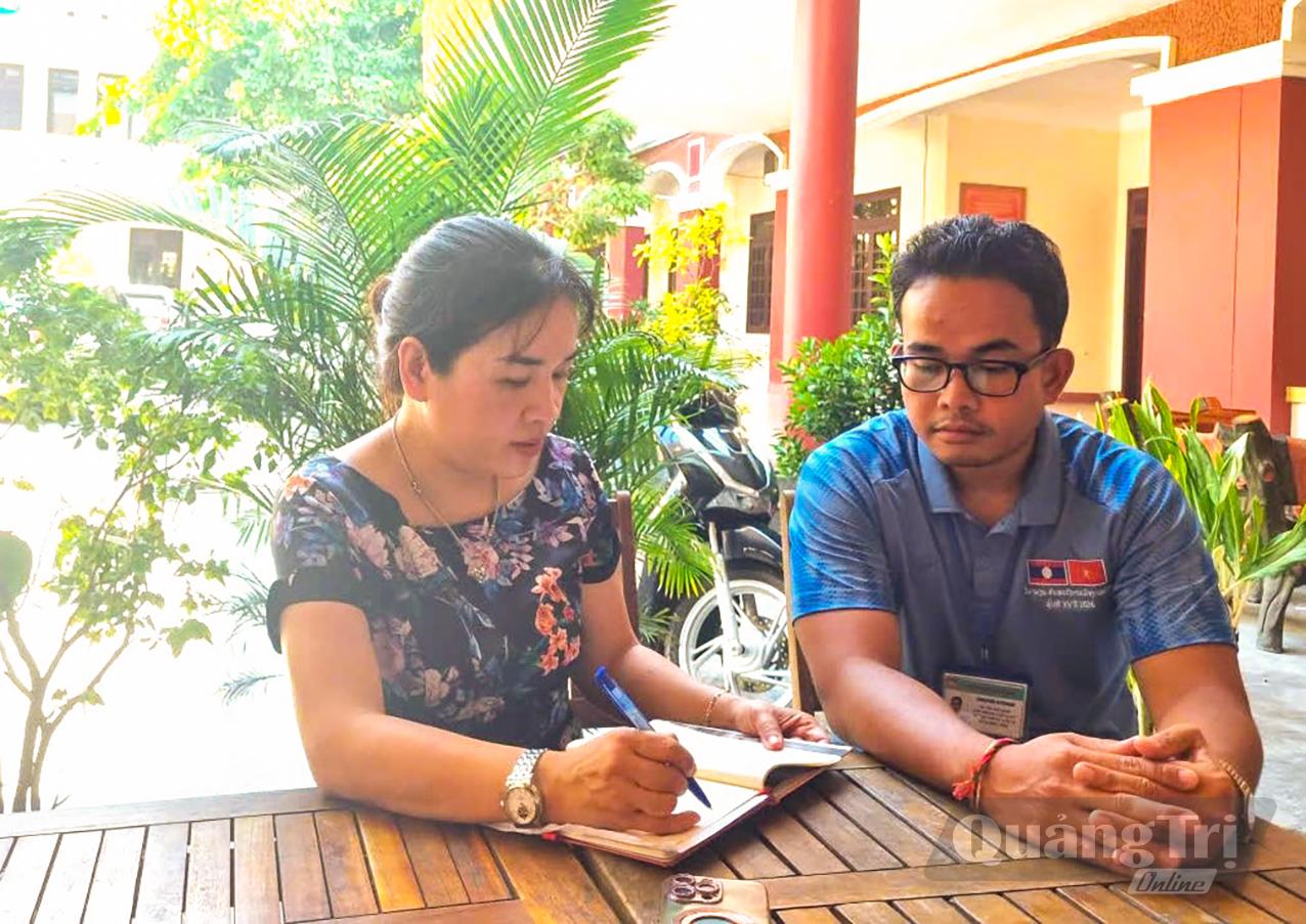 Anh Soulevan Sitthisack trao đổi với phóng viên -Ảnh: H.H