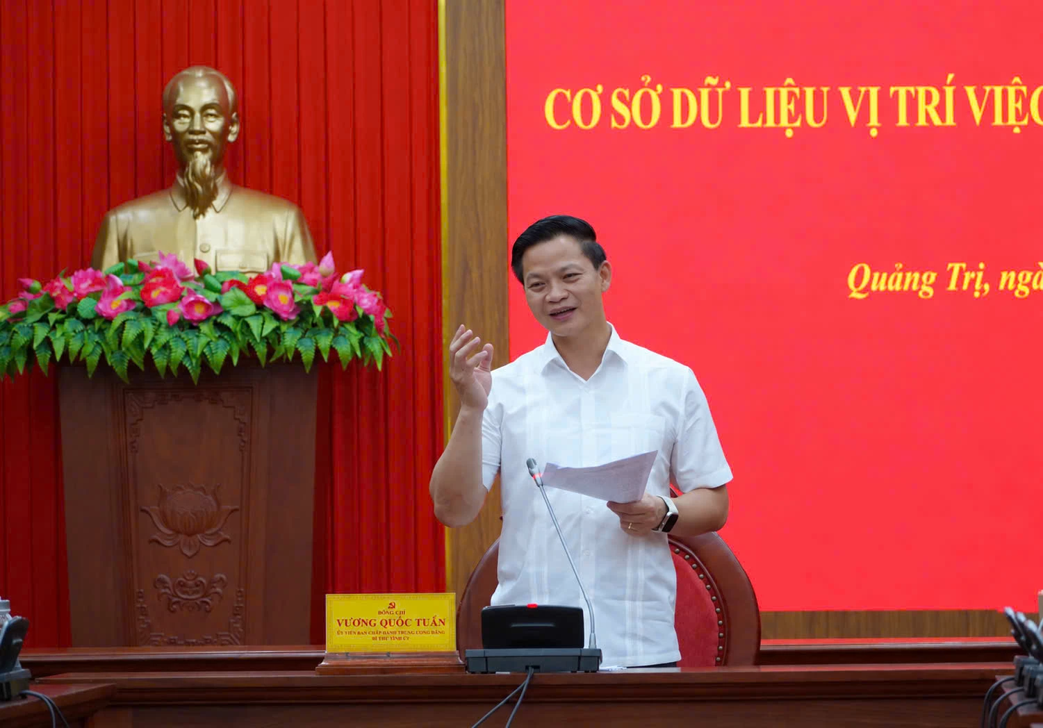 Đồng chí Vương Quốc Tuấn, Ủy viên Trung ương Đảng, Bí thư Tỉnh ủy quán triệt việc thực hiện nhiệm vụ xây dựng cơ sở dữ liệu vị trí việc làm gắn với xây dựng phương án giao biên chế của hệ thống chính trị trên địa bàn tỉnh - Ảnh: H.L