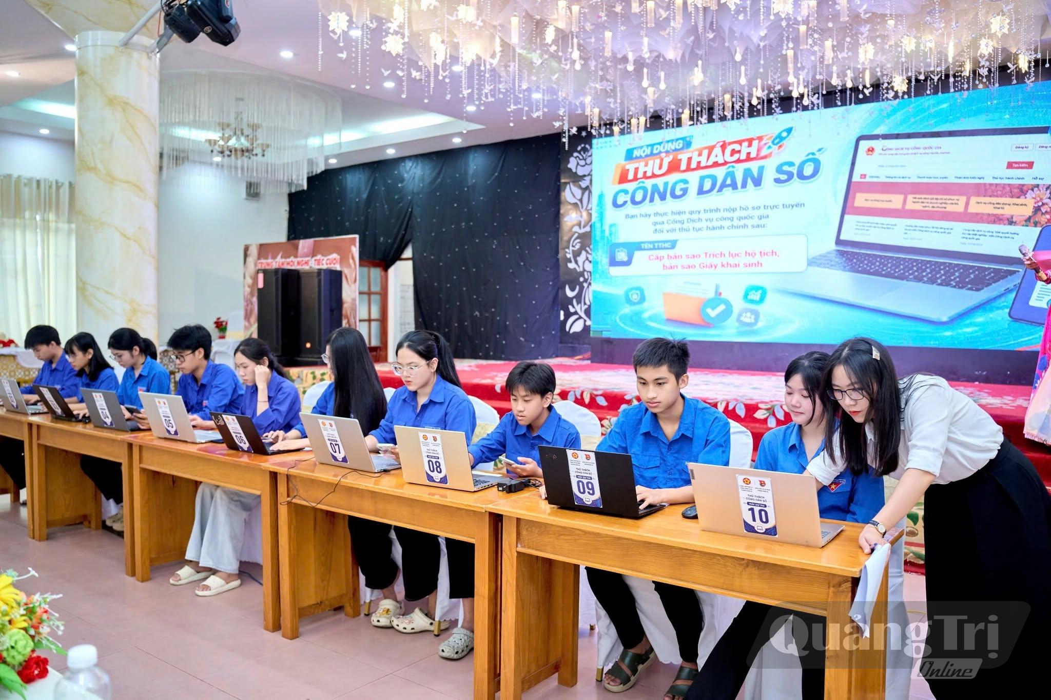 Phường Đông Hà tổ chức chương trình Hành trang công dân số - Ảnh: T.T