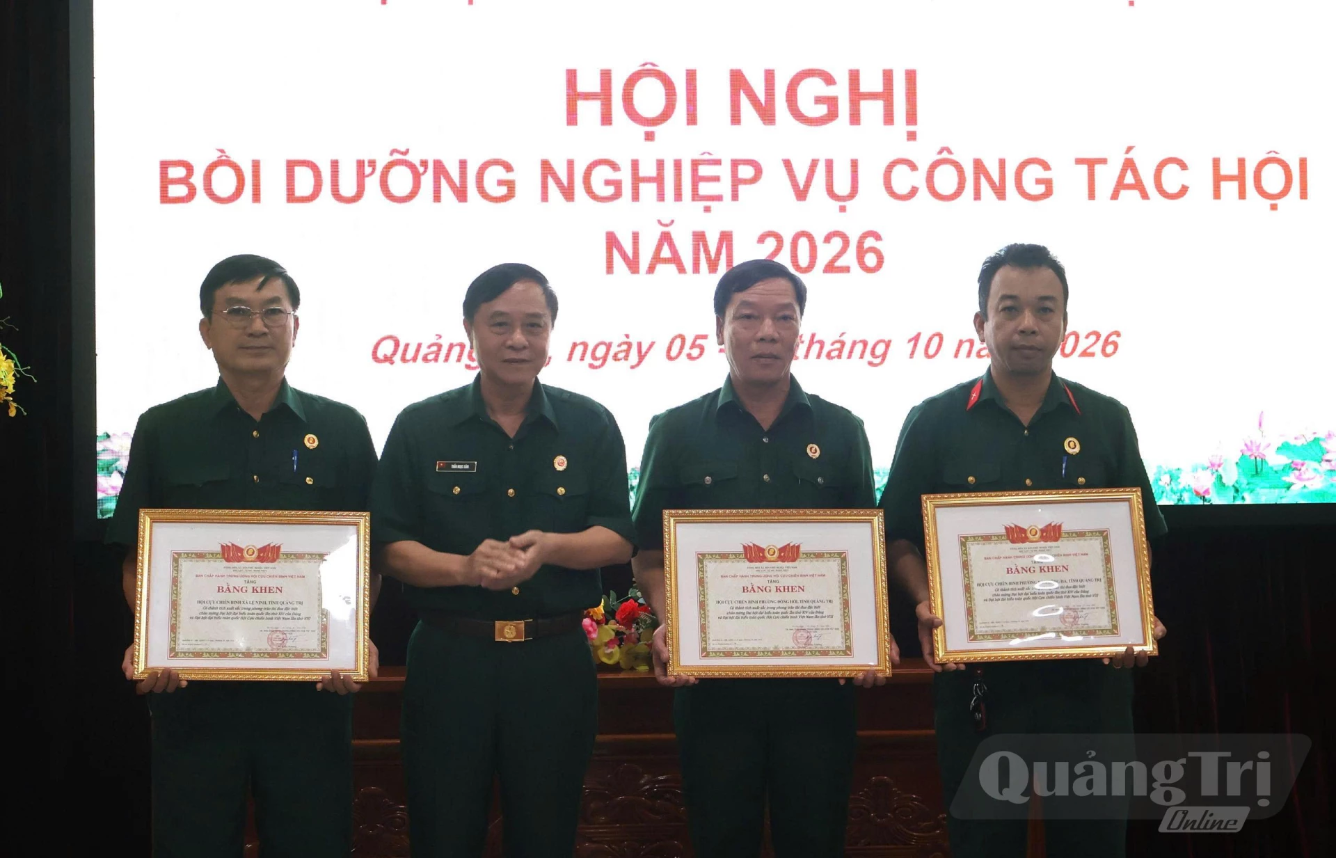 3 tập thể được tặng Bằng khen của BCH Trung ương Hội CCB Việt Nam - Ảnh: Đ.H