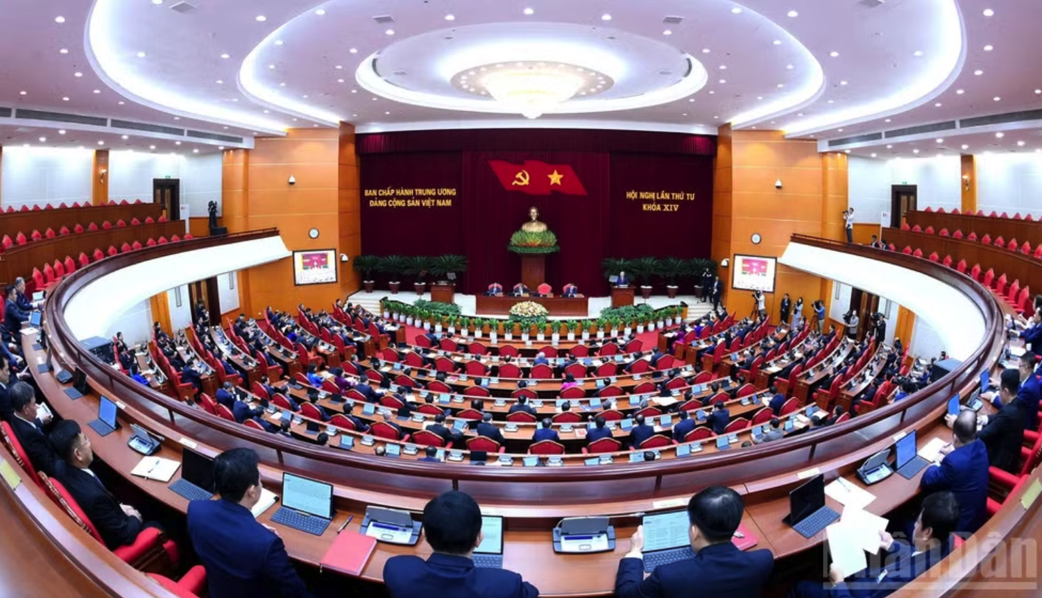Ngày làm việc thứ nhất Hội nghị lần thứ Tư Ban Chấp hành Trung ương Đảng khóa XIV
