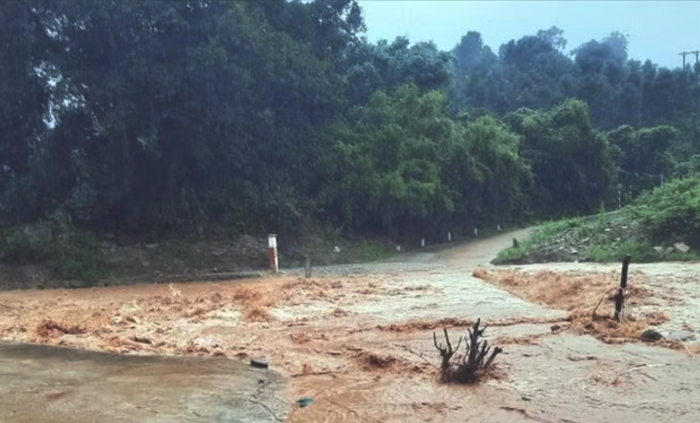 Chủ động ứng phó mưa lớn, lũ quét và sạt lở đất khu vực miền Trung