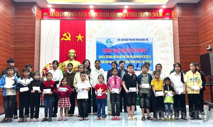 Phát động cuộc vận động 'Xây dựng gia đình 5 không, 3 sạch, 3 an'