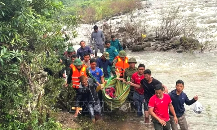 Tìm thấy thi thể người phụ nữ bị nước lũ cuốn trôi
